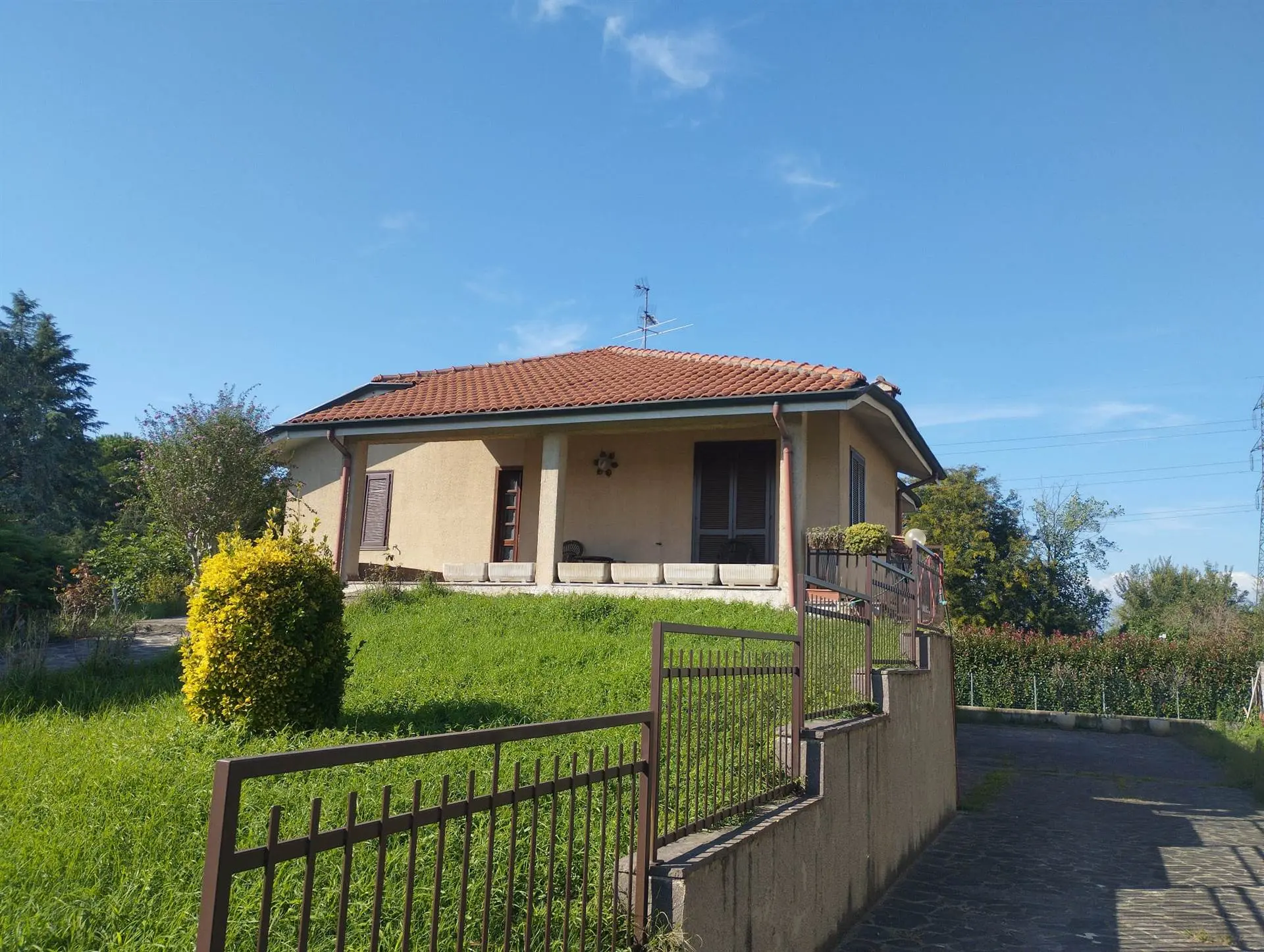 Villa Singola tutta su un piano, Ampio Box e Taverna