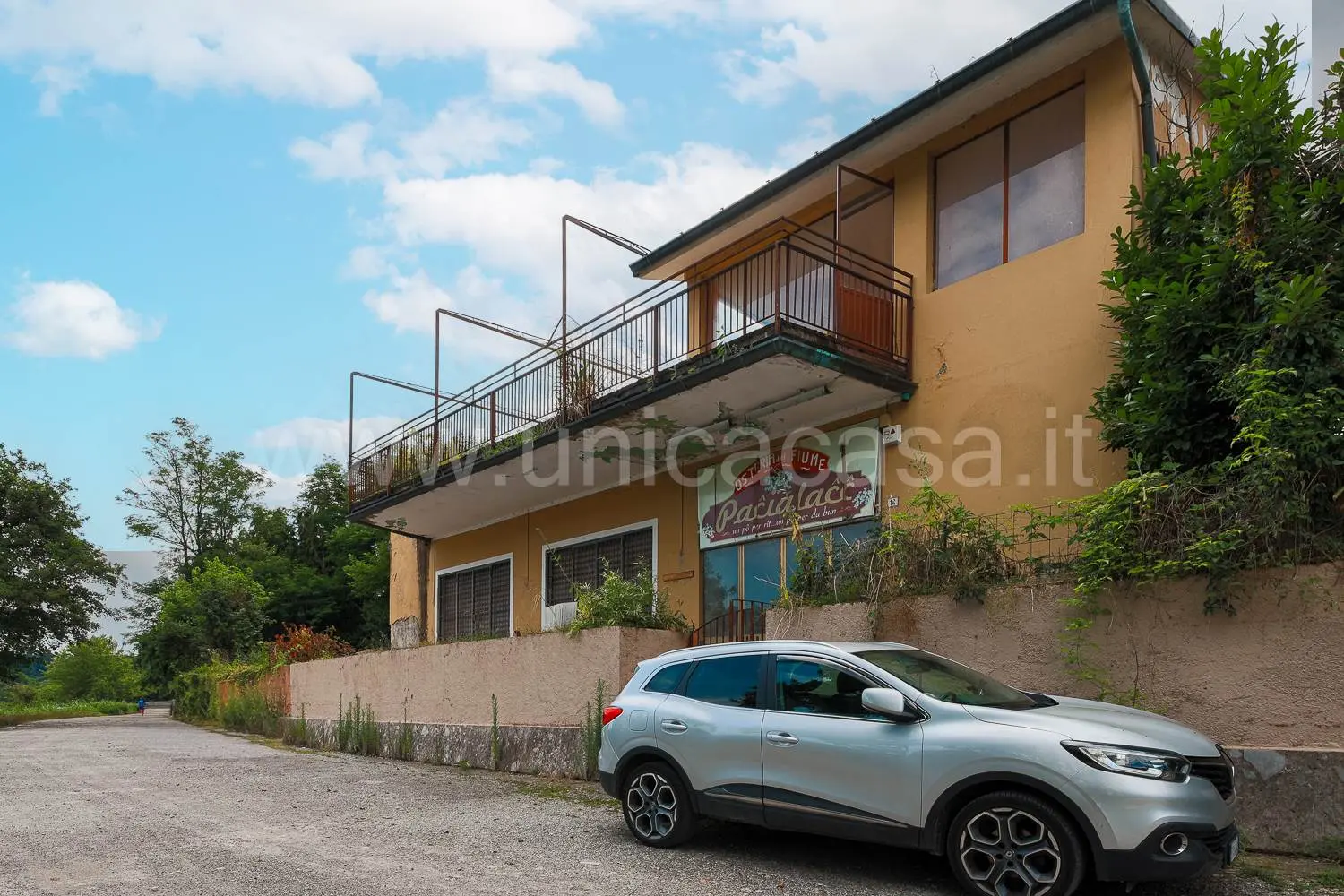 Un Angolo di Paradiso per il Tuo Ristorante: Immobile Esclusivo con Vista Panoramica e Spazio per Eventi