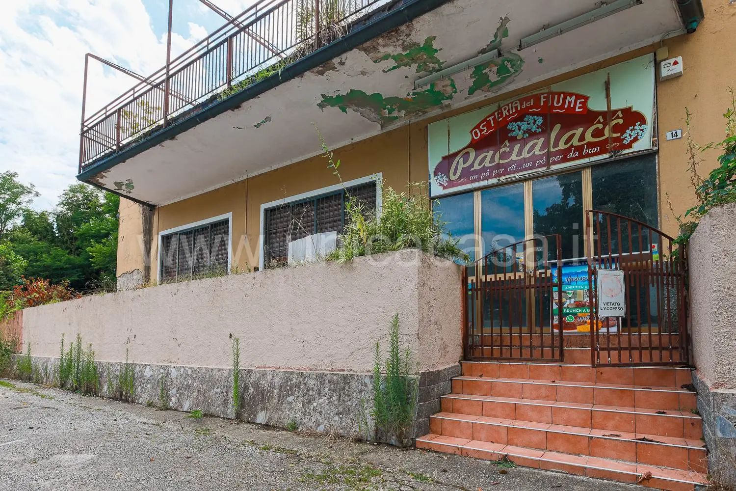 Un Angolo di Paradiso per il Tuo Ristorante: Immobile Esclusivo con Vista Panoramica e Spazio per Eventi