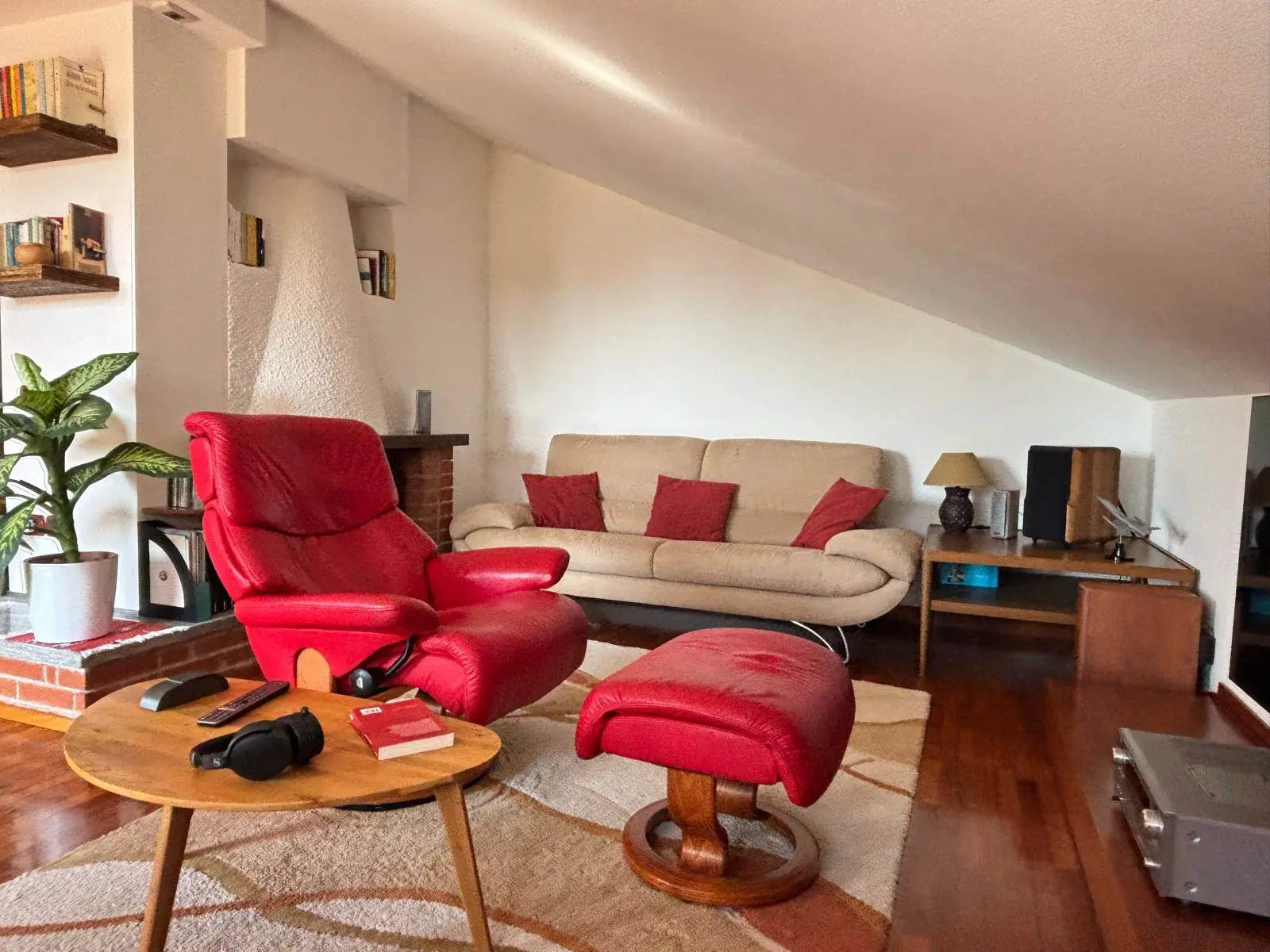Immagine di copertina dell'immobile Trezzano Rosa – Ampia mansarda con terrazzo e box, in centro paese