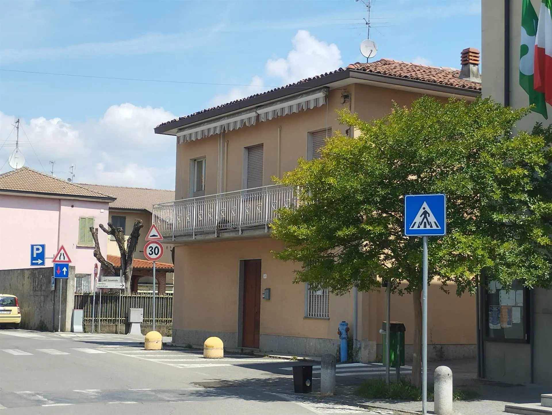 Casa Indipendente Libera su Tre Lati