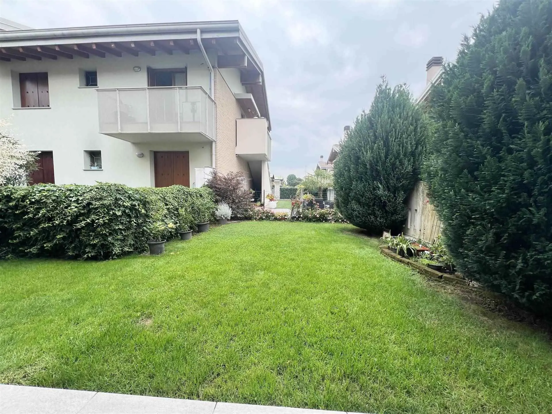 Trilocale  recentissimo con giardino privato