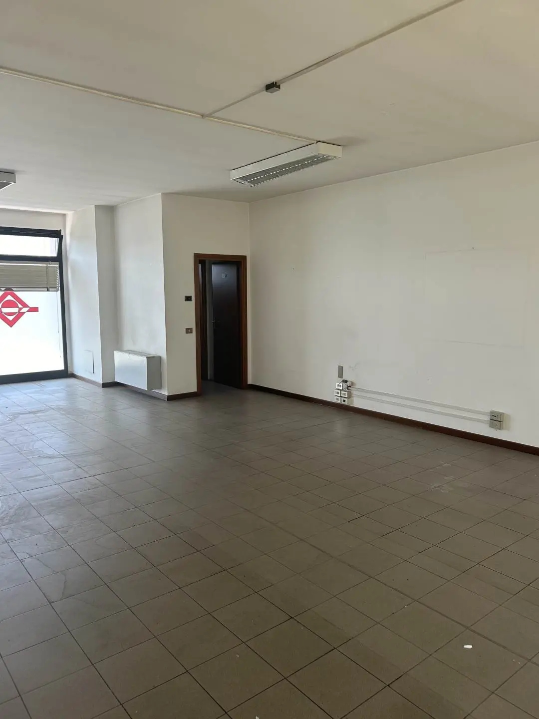 Spazio commerciale in affitto – centro commerciale