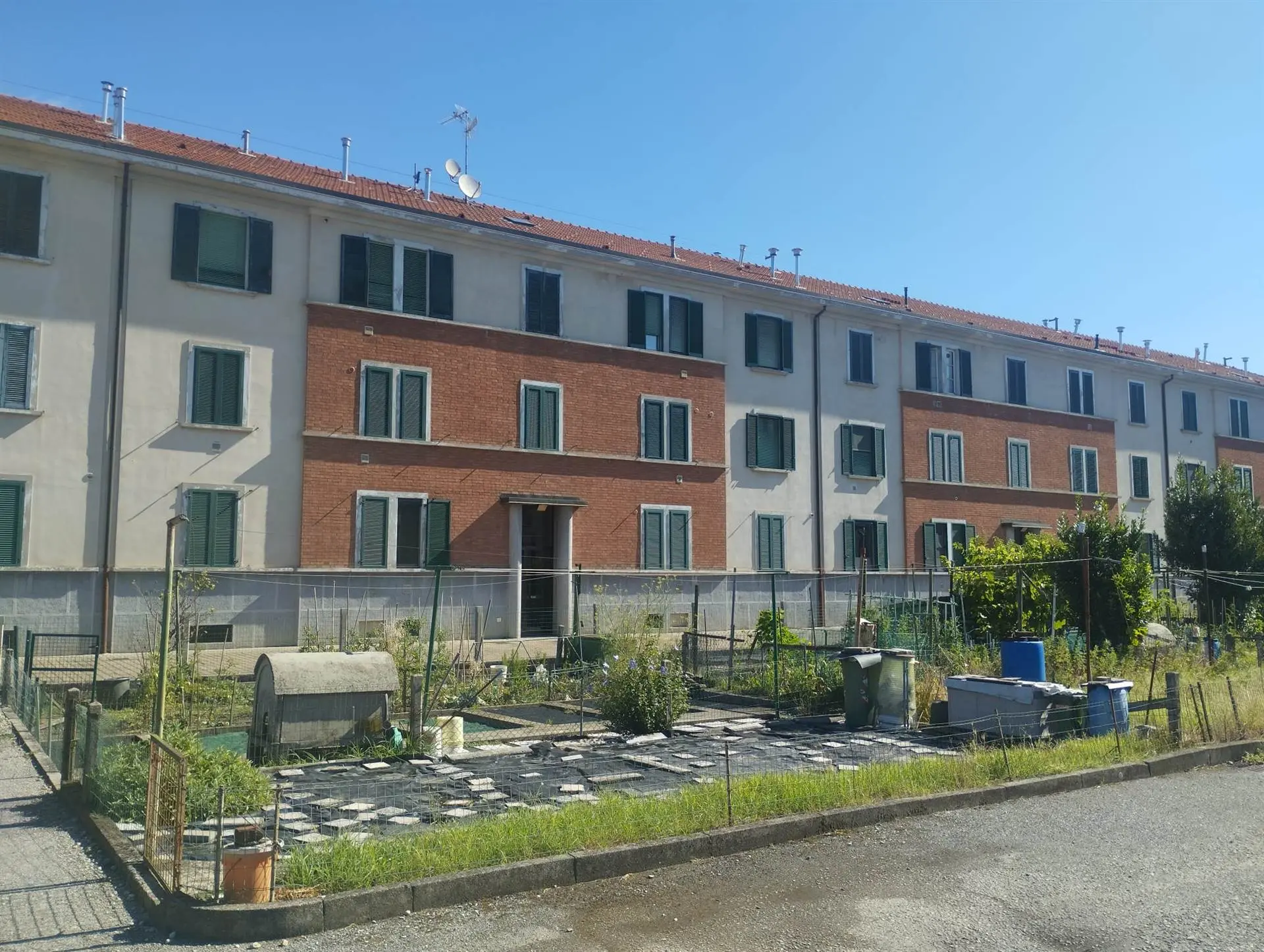 Immobile Acquistabile in Asta Giudiziaria Trilocale con Autorimessa e Giardino