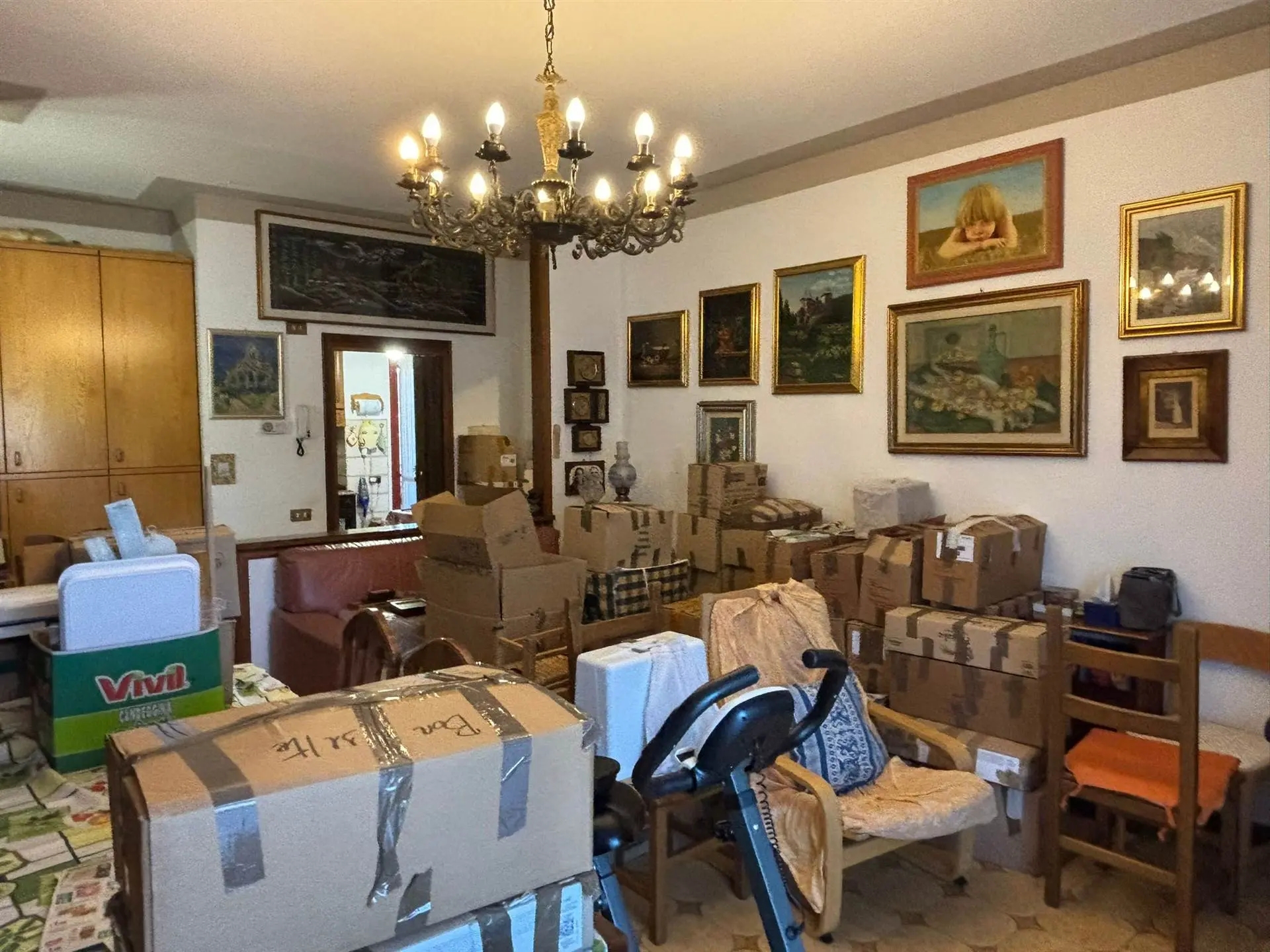 Ampio tre locali con box e cantina !