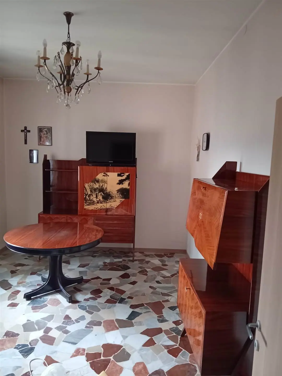 Carnate Centro – Ampio Bilocale Ristrutturato con Box e Cantina