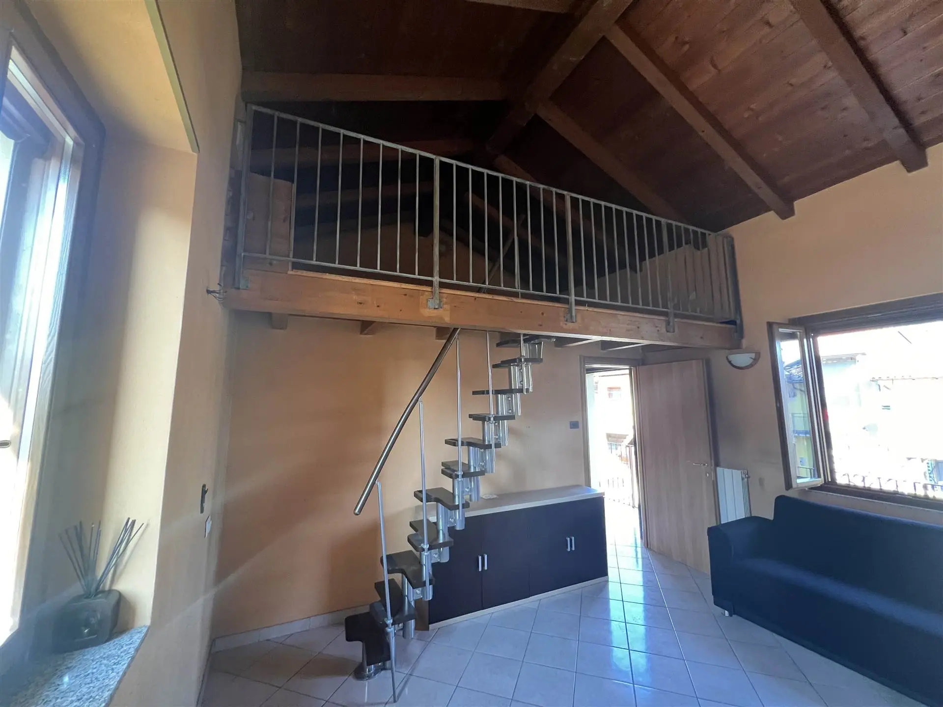Monolocale Soppalcato con Box