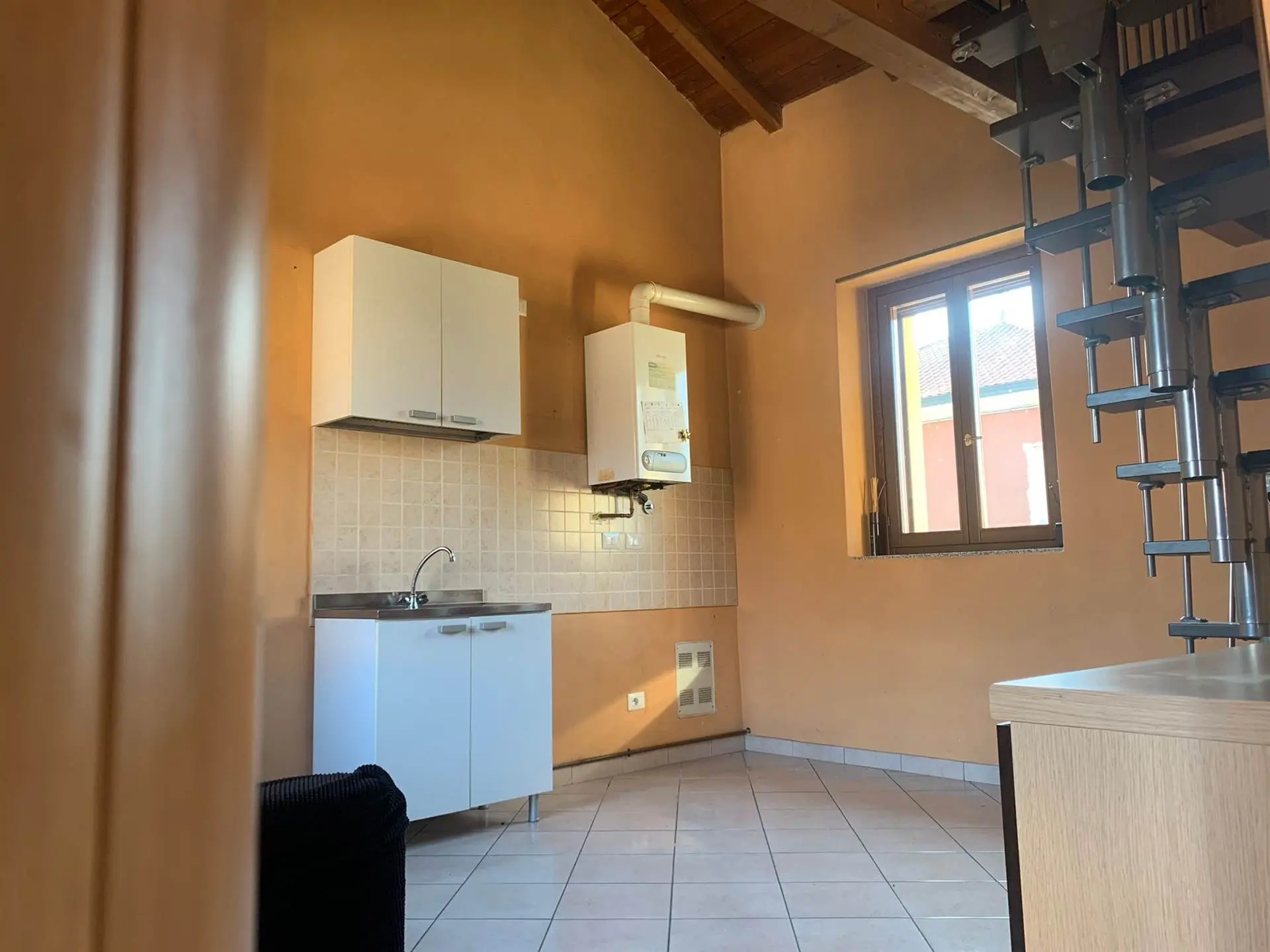 Monolocale Soppalcato con Box