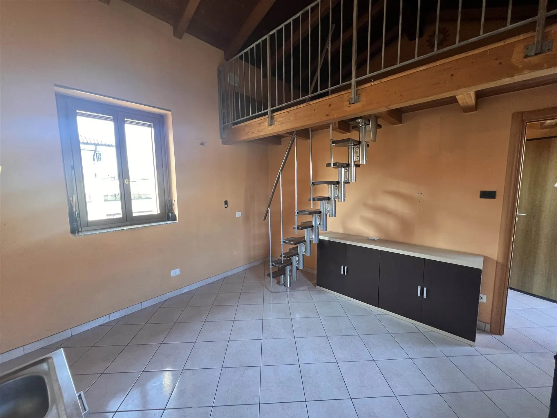 Monolocale Soppalcato con Box