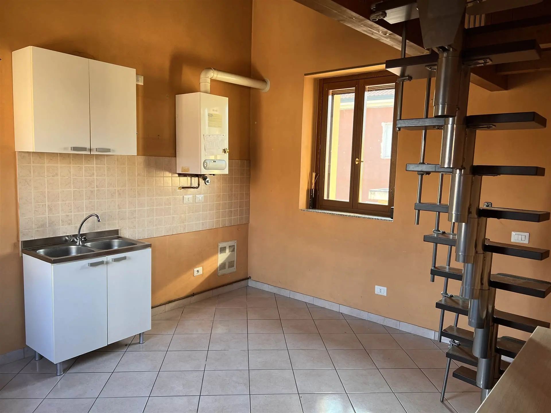 Monolocale Soppalcato con Box