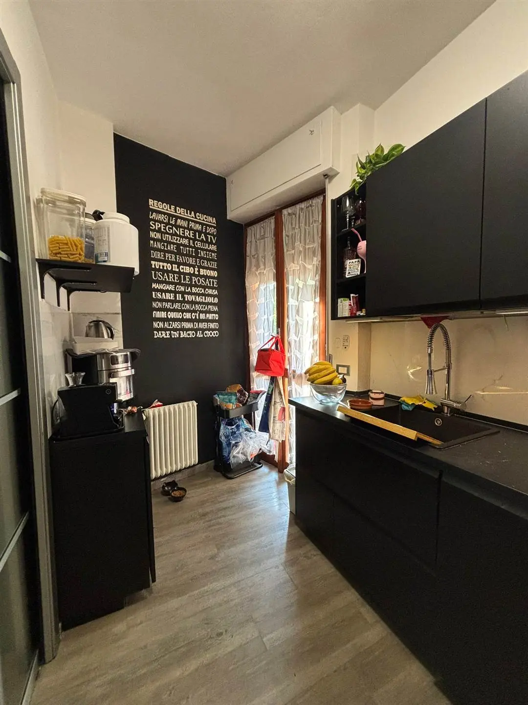 Bellusco – Ampio trilocale con doppi servizi, box e cantina in contesto verde e riservato