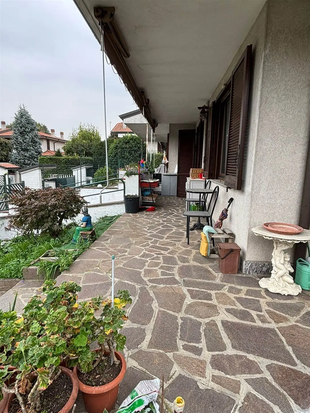 Trezzano Rosa – Villetta a schiera di testa con ampio giardino e taverna