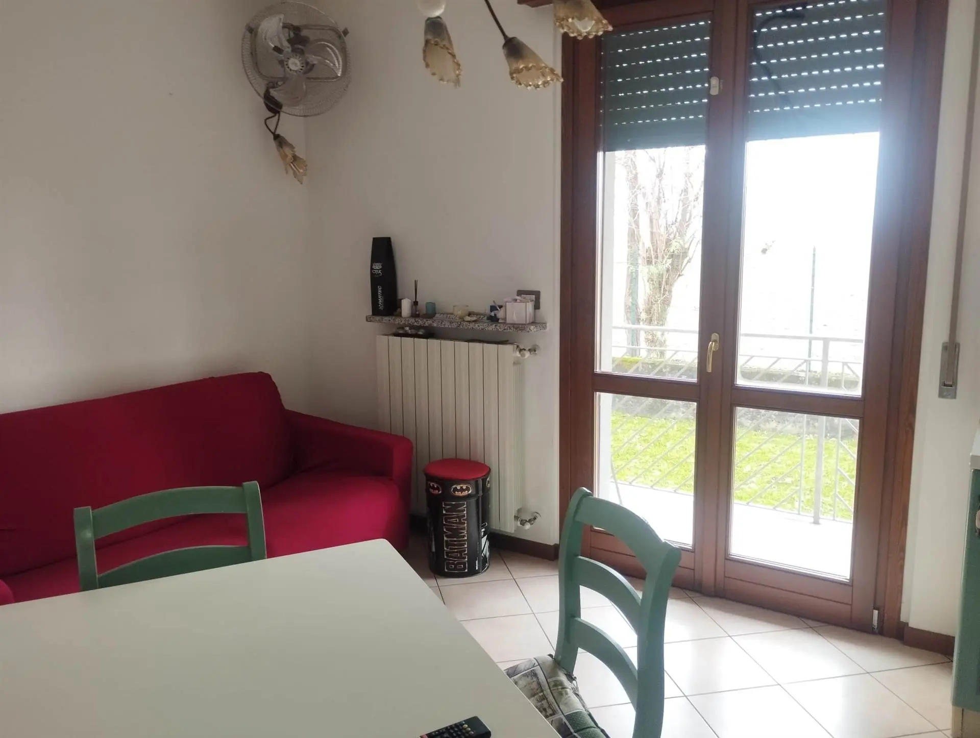 Bilocale in Piccolo Contesto Residenziale con Box