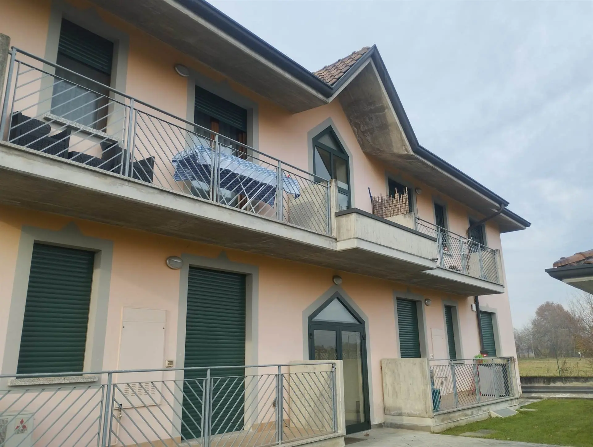 Bilocale in Piccolo Contesto Residenziale con Autorimessa