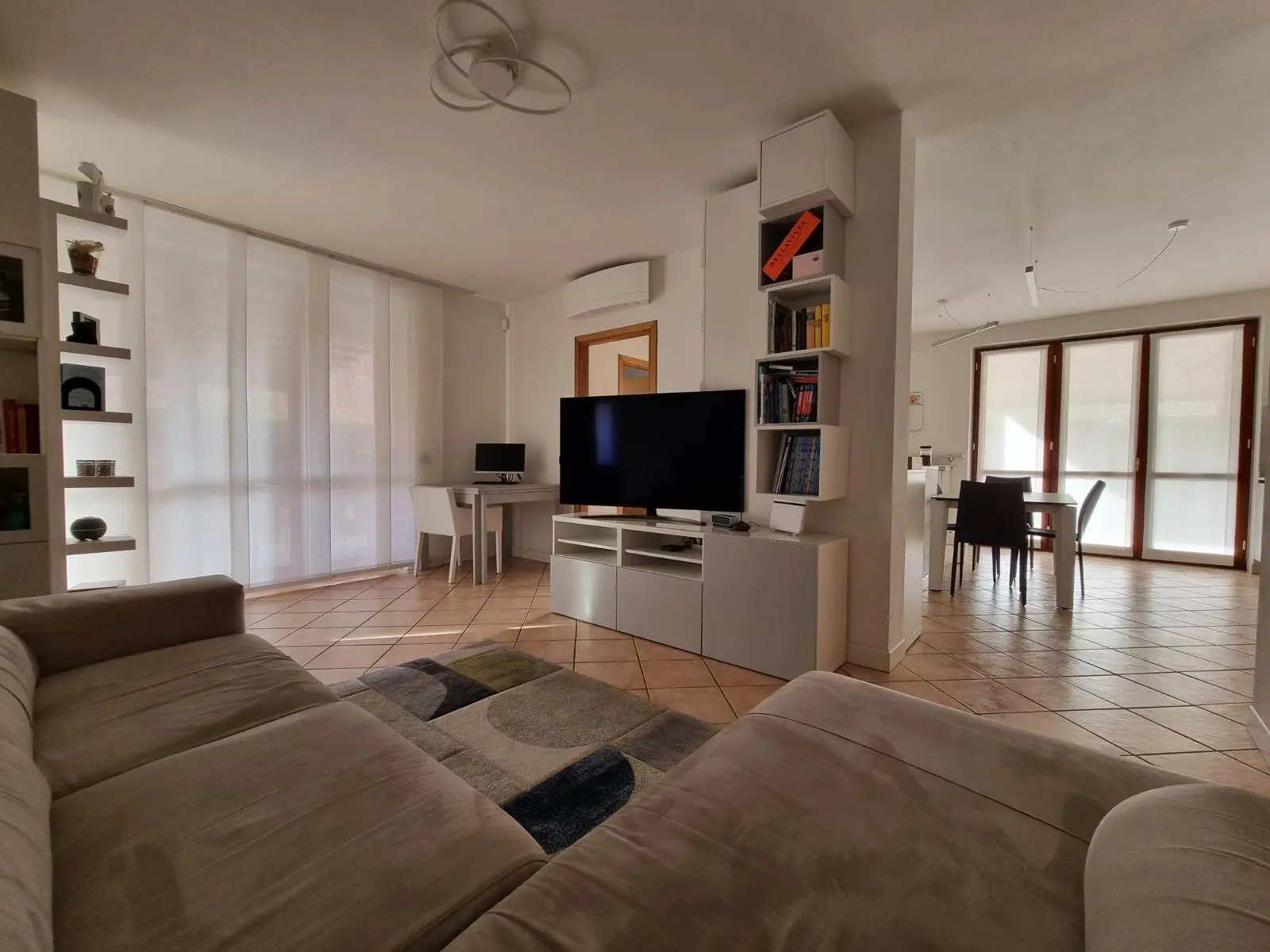 Verderio – Ampio trilocale con doppi servizi, taverna e grande giardino privato