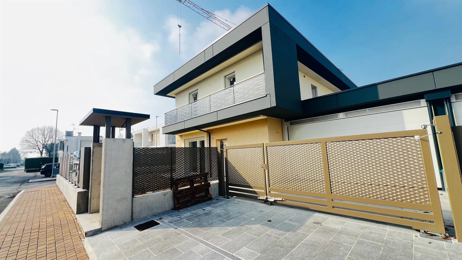 Villa  ad Azzano San Paolo