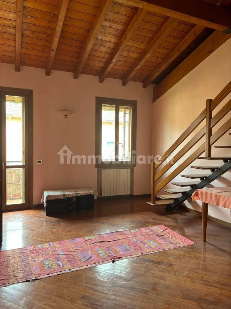 Luminoso Quattrolocali con Ampi Spazi Esterni nel Cuore di Trezzano Rosa