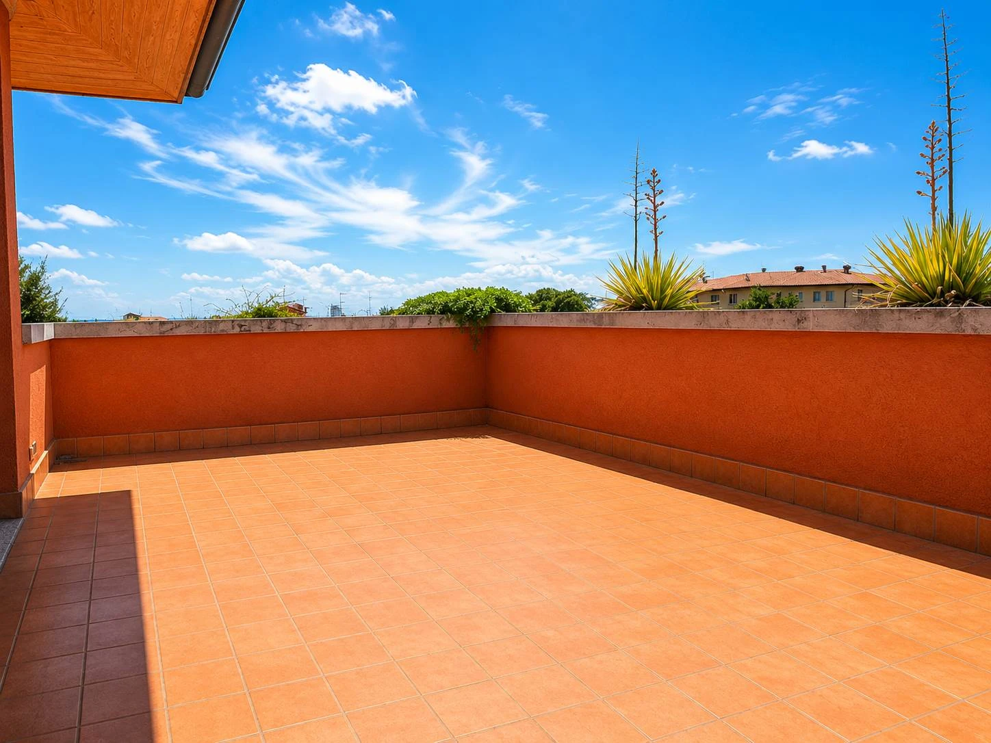 Attico  ampio con terrazzo e ascensore privato luminoso  libero