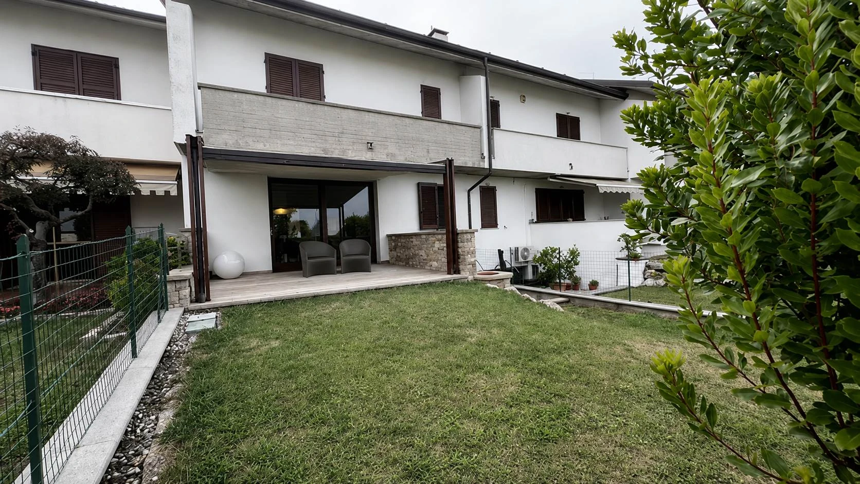 Villetta a schiera indipendente con giardino privato