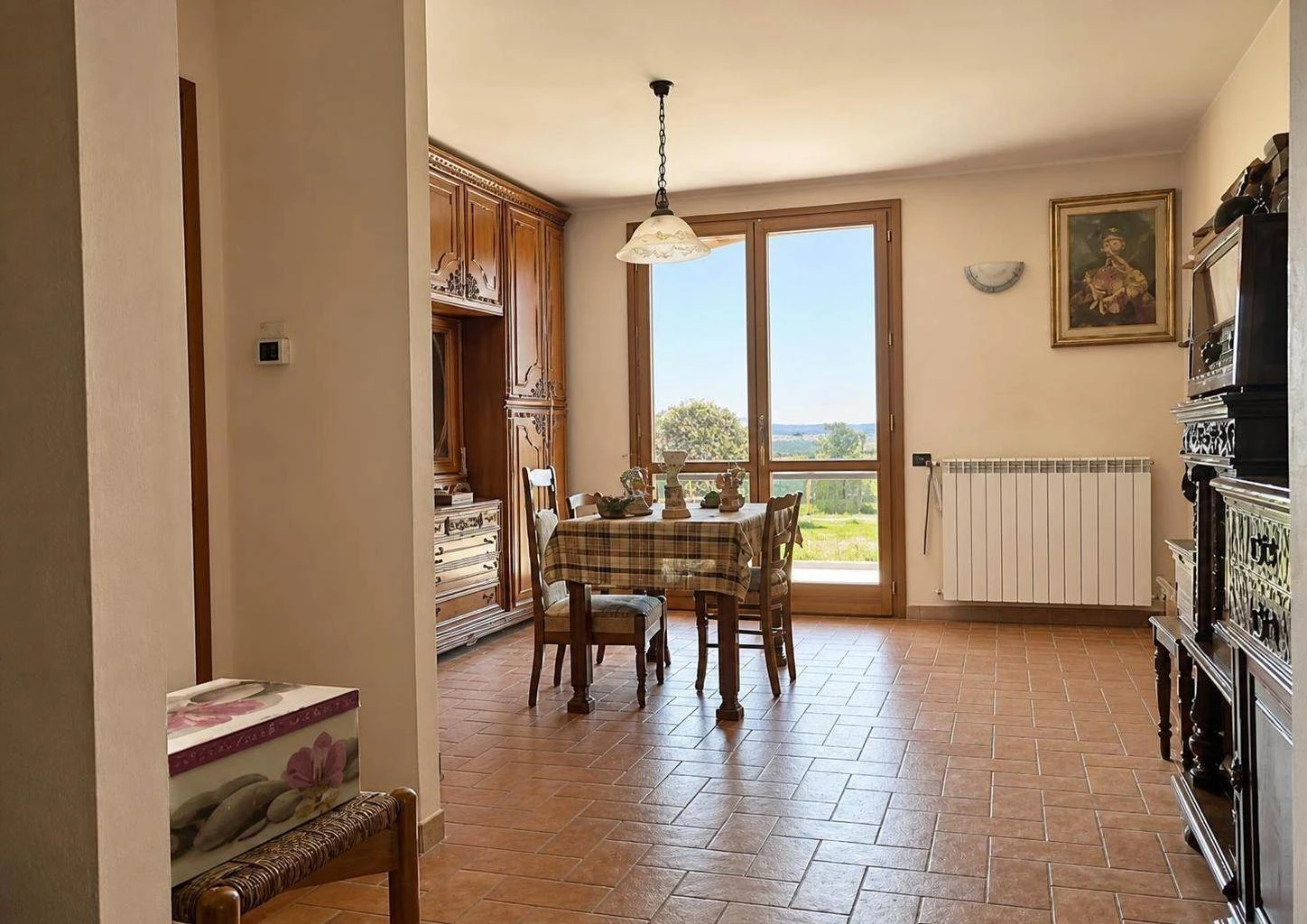 Ampia Villa a Schiera Attorniata dal Verde