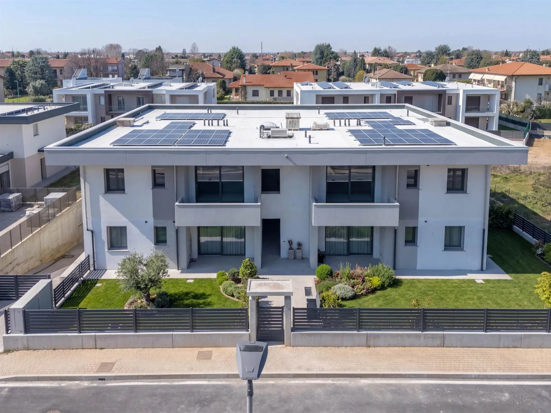 Azzano san paolo – nuovo trilocale con giardino privato