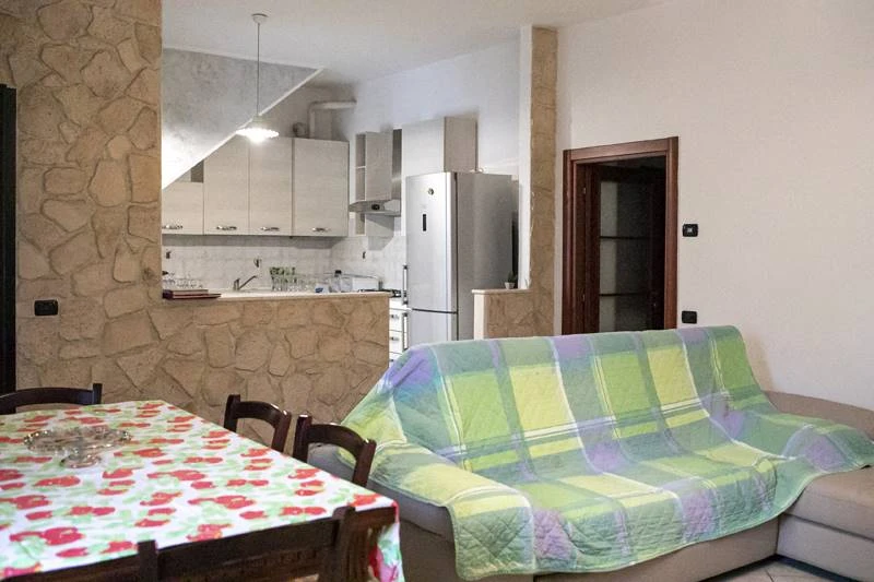 Villa In Corte Privata Completamente Ristrutturata con Porzione di Rustico e Area Cortilizia