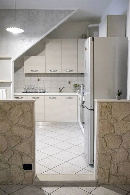 Villa In Corte Privata Completamente Ristrutturata con Porzione di Rustico e Area Cortilizia