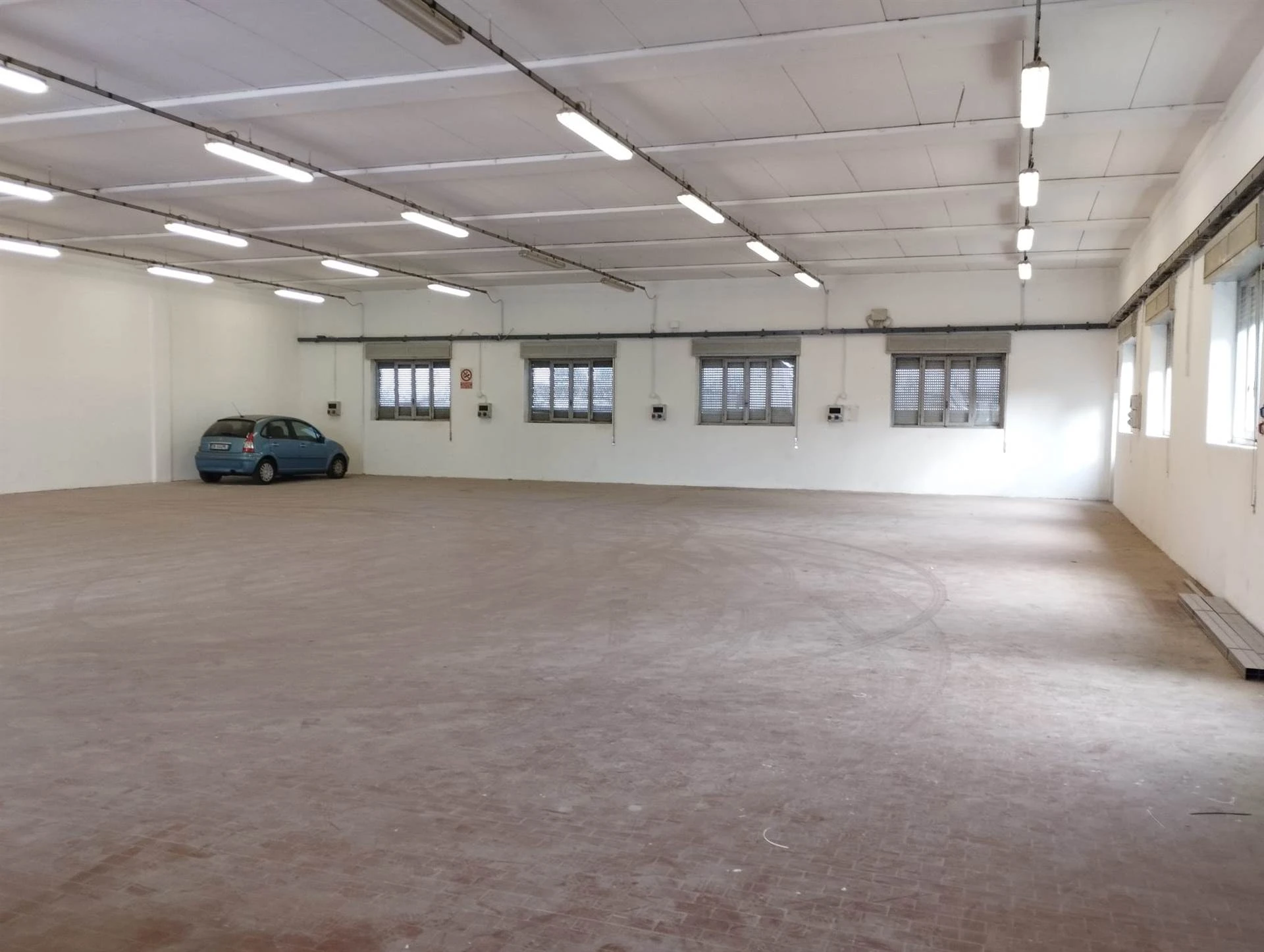 Ampio Capannone/Deposito in posizione strategica