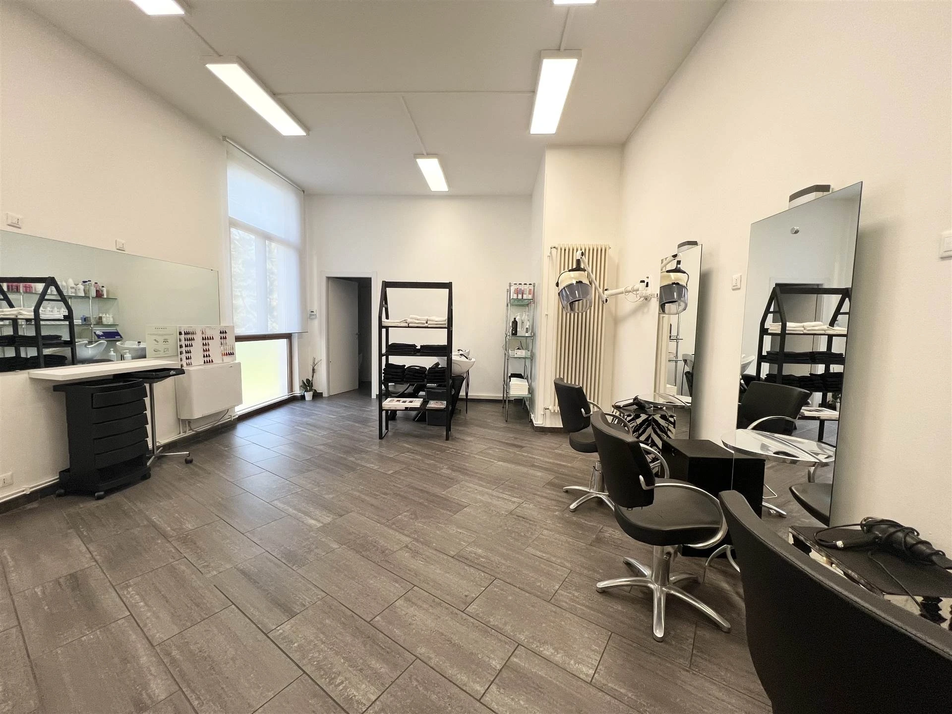 Vendita negozio ben tenuti ( muri ) e attivita