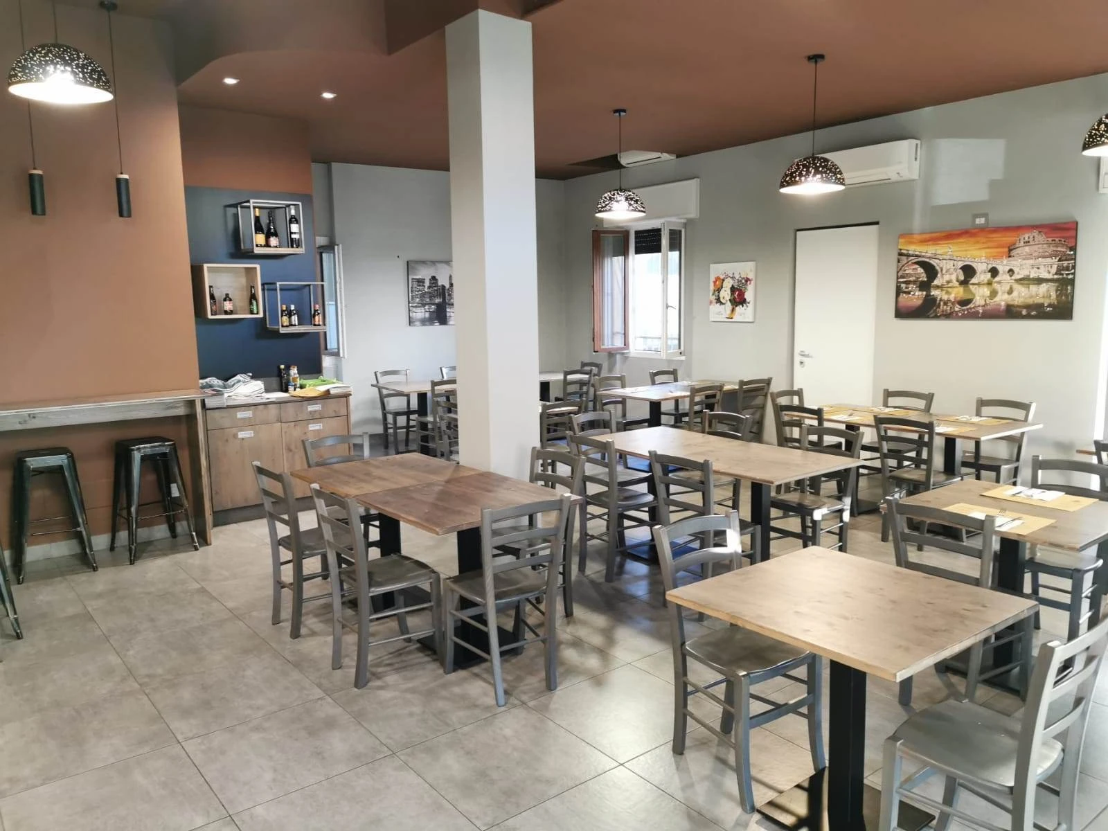 Vendesi Attività di Bar/Pizzeria/Ristorante con Muri di Proprietà – Completamente Ristrutturato