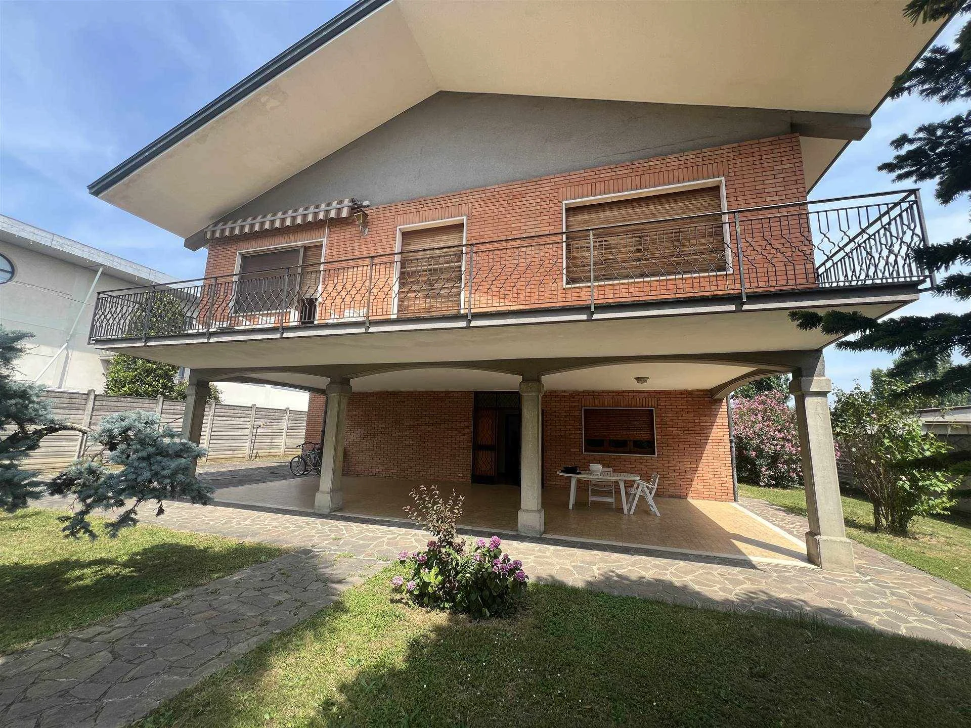 Villa Singola indipendente con Giardino in Ottima Posizione