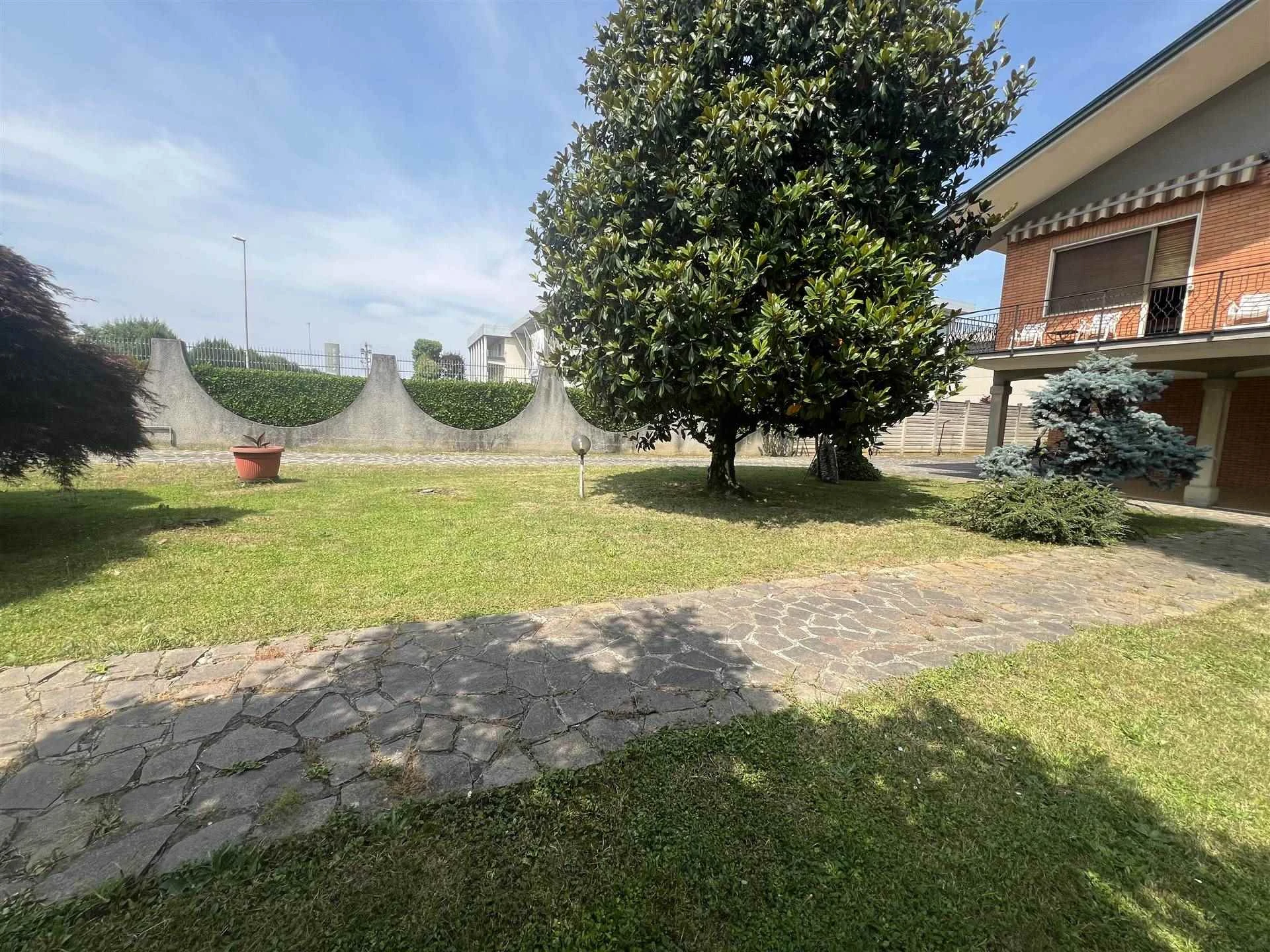 Villa Singola indipendente con Giardino in Ottima Posizione