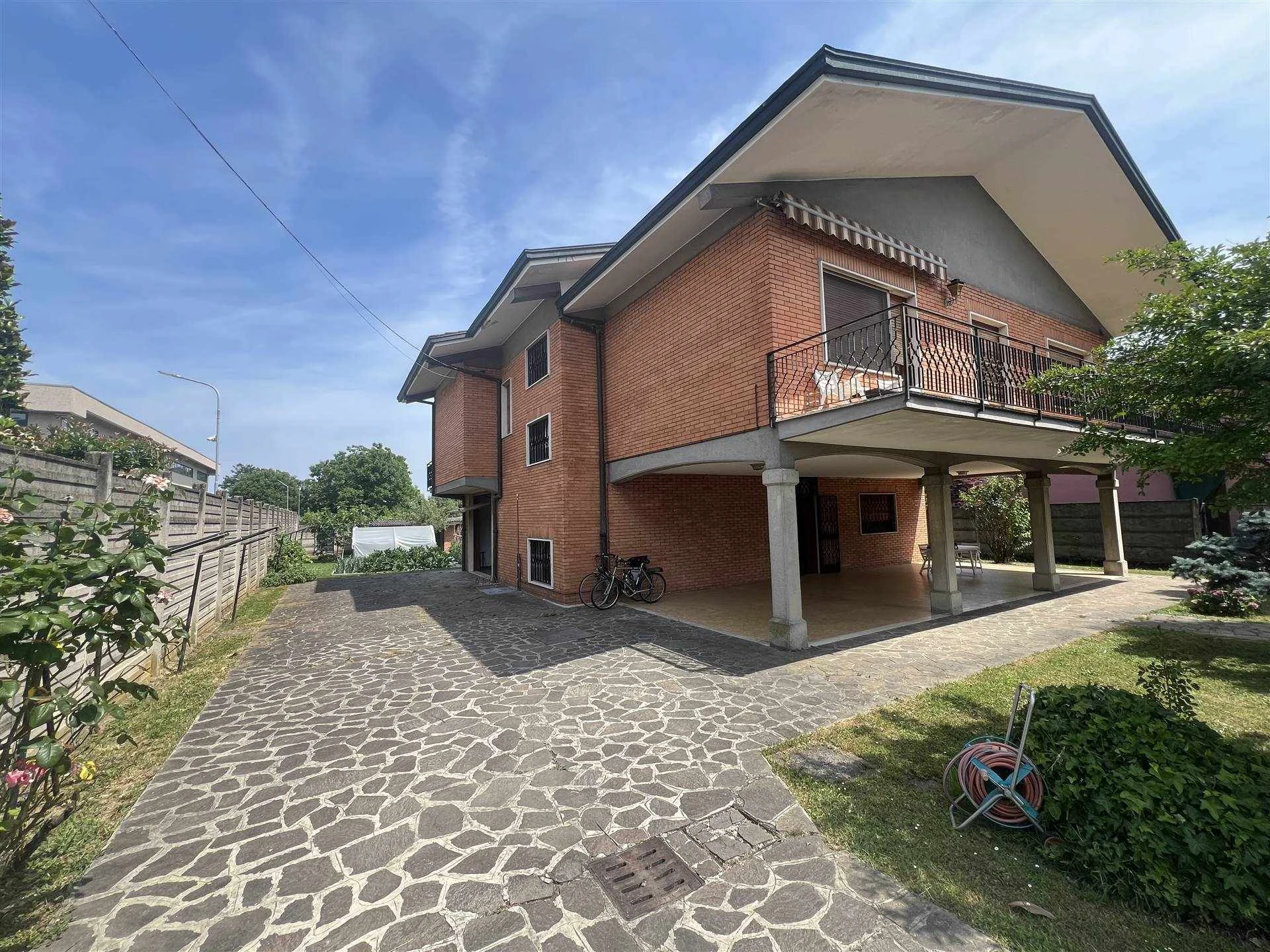 Villa Singola indipendente con Giardino in Ottima Posizione