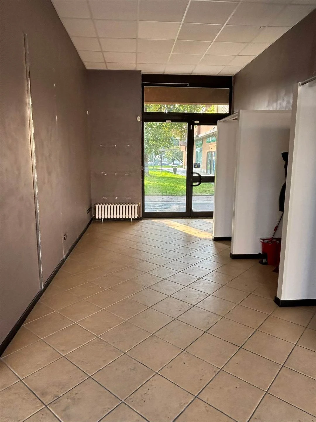 Negozio con Ampia Visibilità in Centro a Trezzo sull'Adda