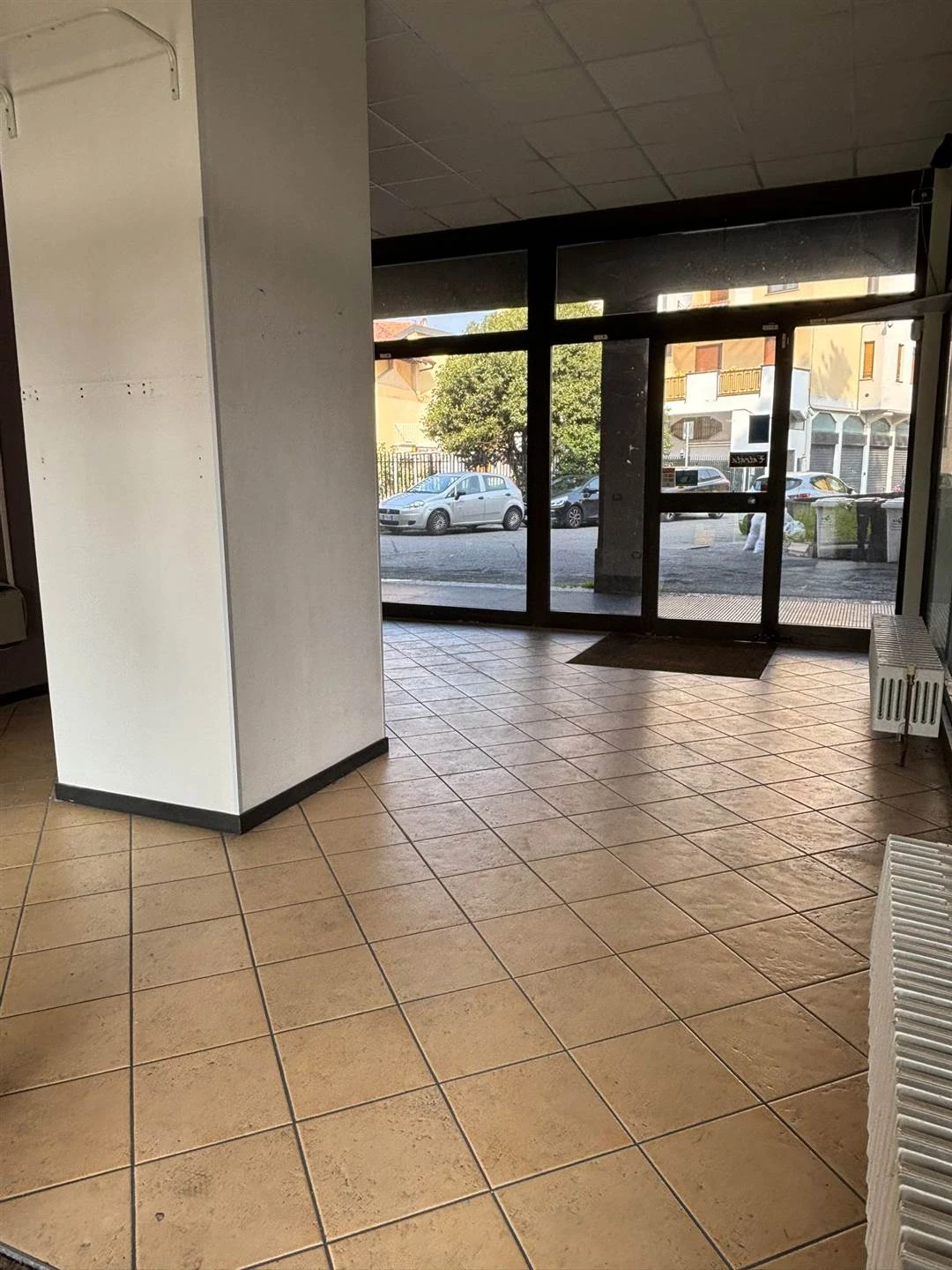 Negozio con Ampia Visibilità in Centro a Trezzo sull'Adda