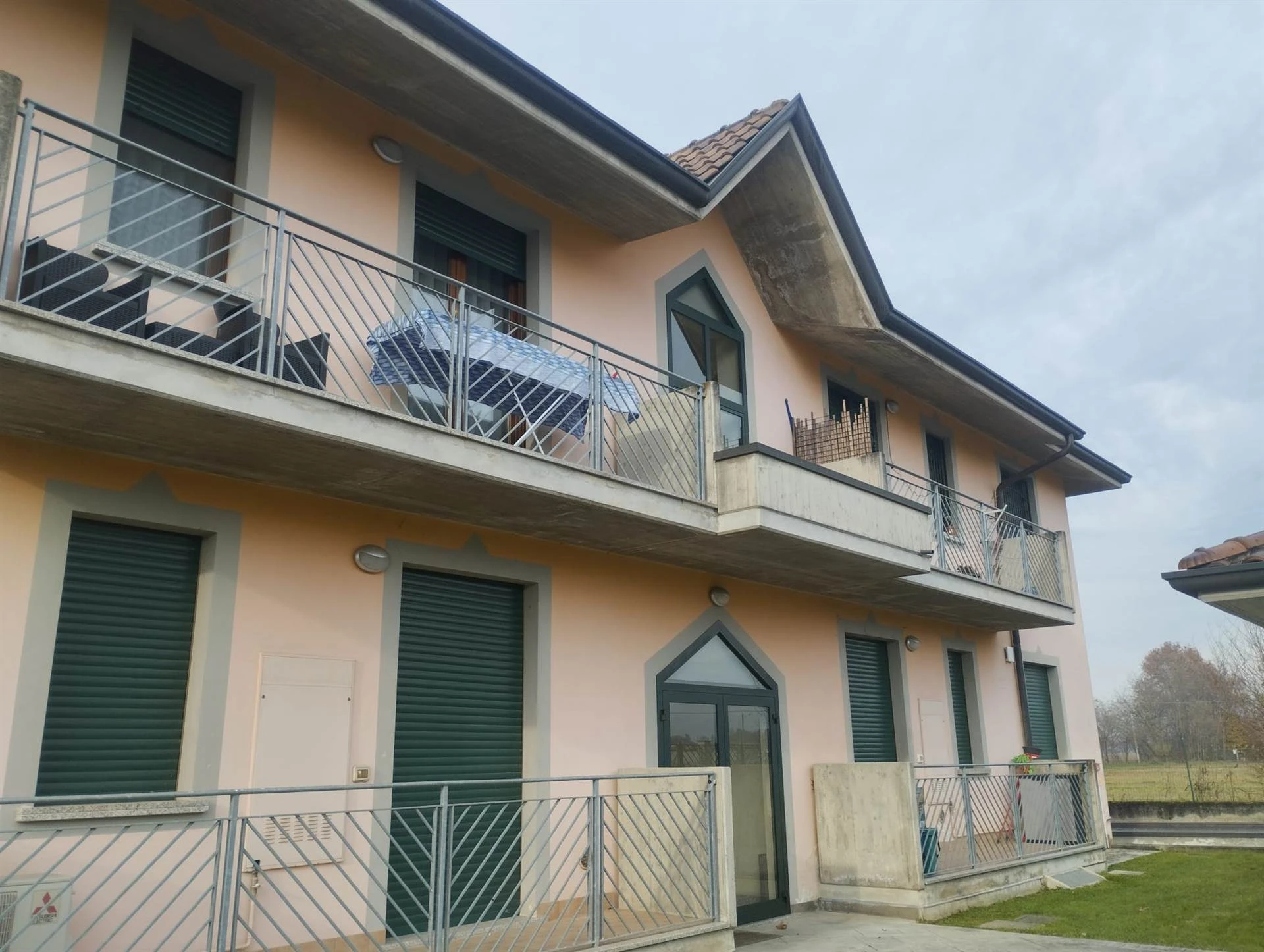 Bilocale in Piccolo Contesto Residenziale con Autorimessa