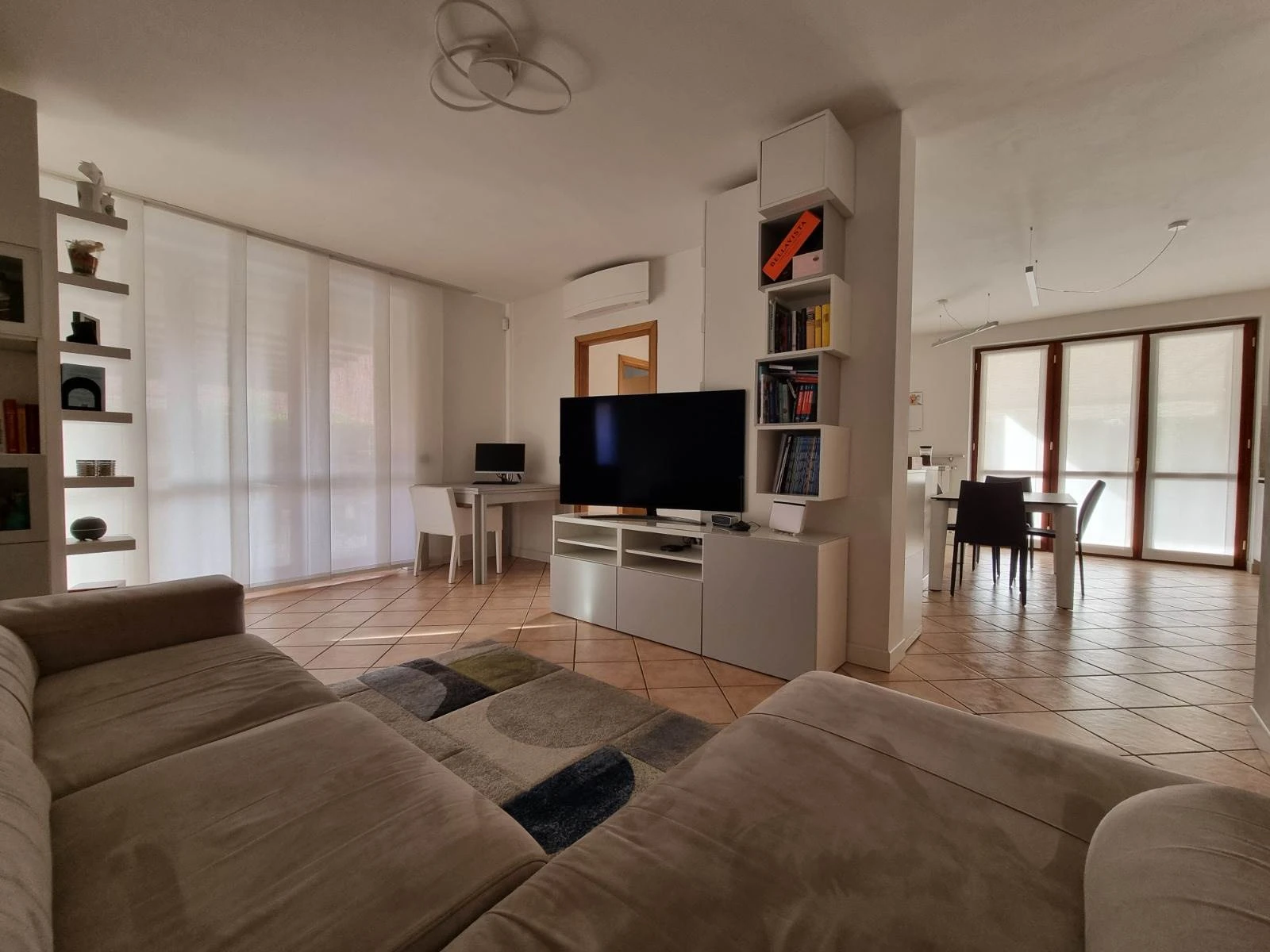 Verderio – Ampio trilocale con doppi servizi, taverna e grande giardino privato