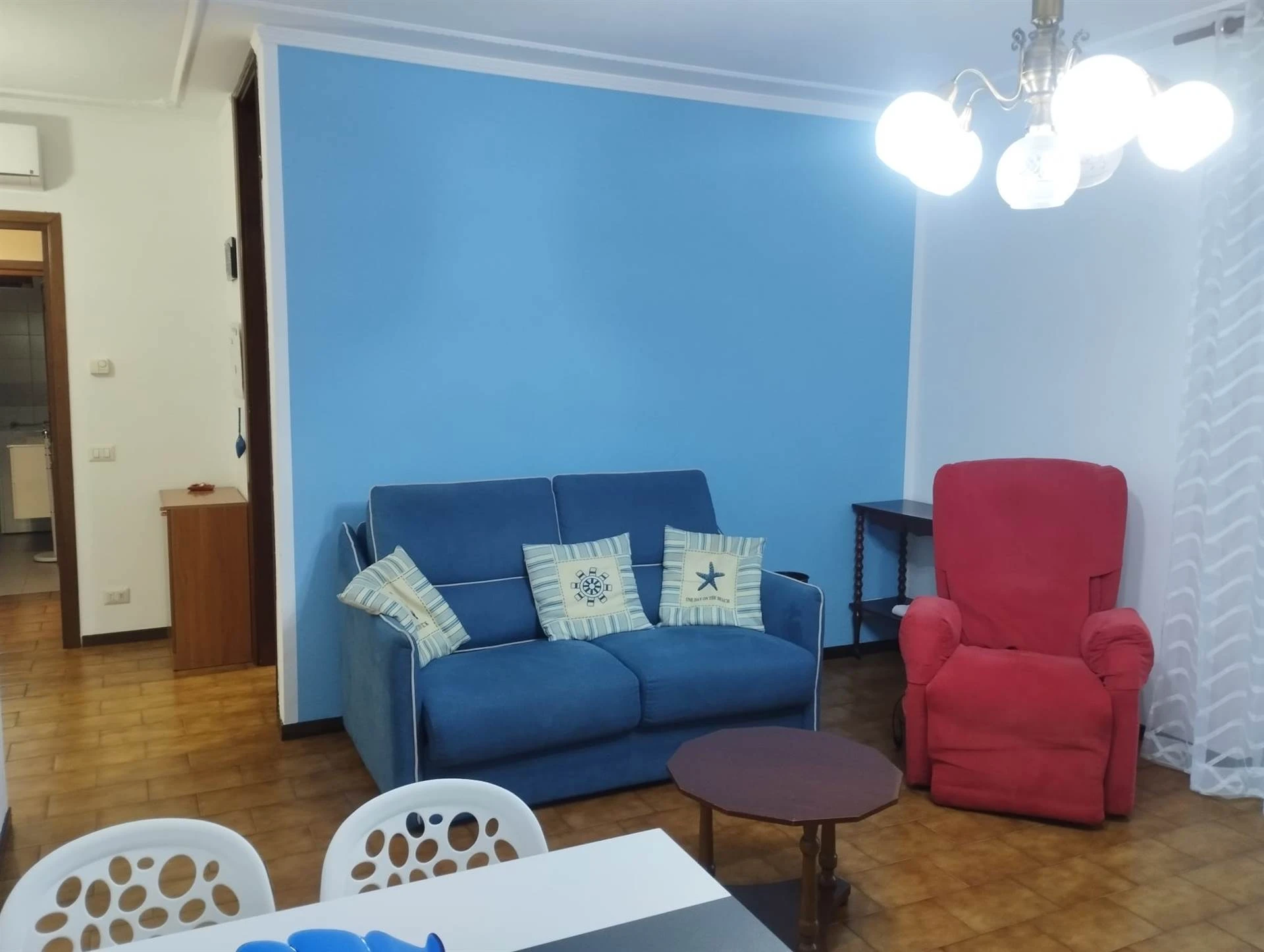 Ampio Bilocale Arredato con Cucina Separata, Cantina e Box