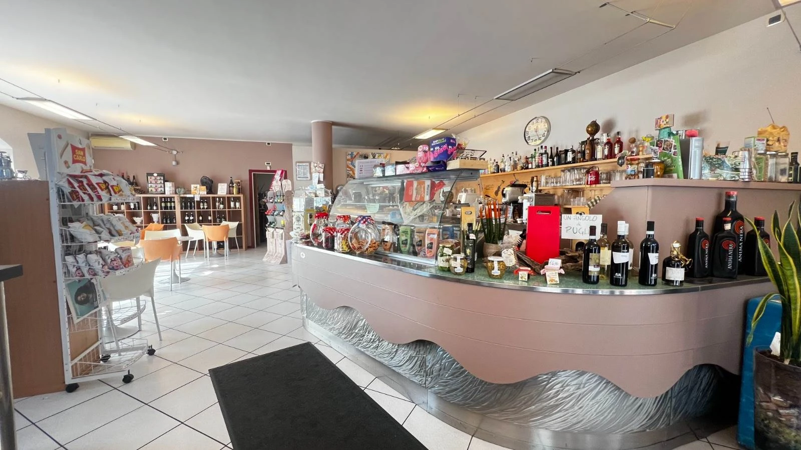 Vendesi attività di bar in centro a Canonica