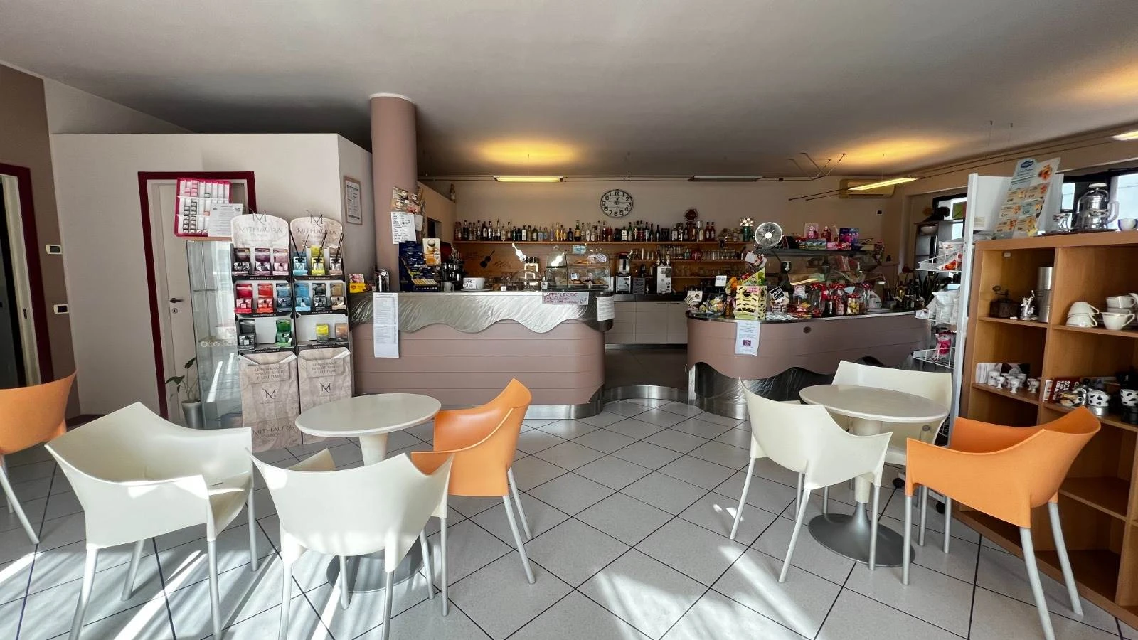 Vendesi attività di bar in centro a Canonica