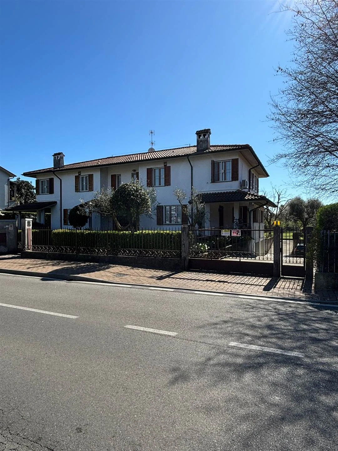 Villa in Vendita a Trezzano Rosa Villa in Vendita a Trezzano Rosa
