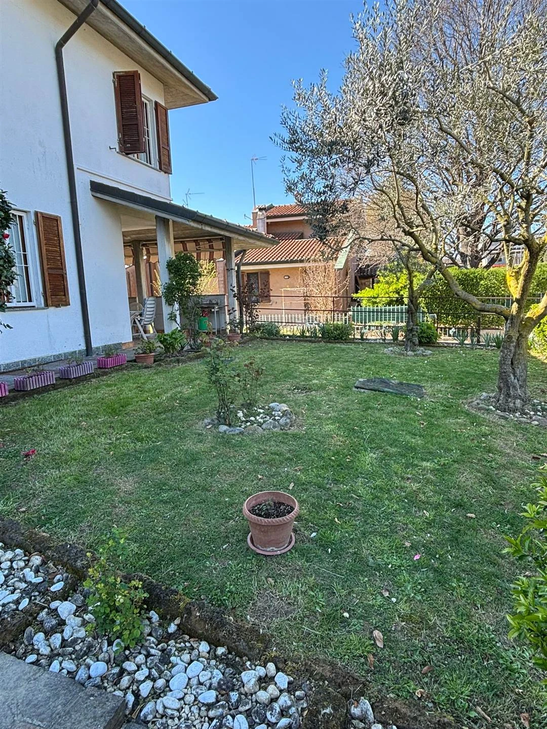 Villa in Vendita a Trezzano Rosa Villa in Vendita a Trezzano Rosa