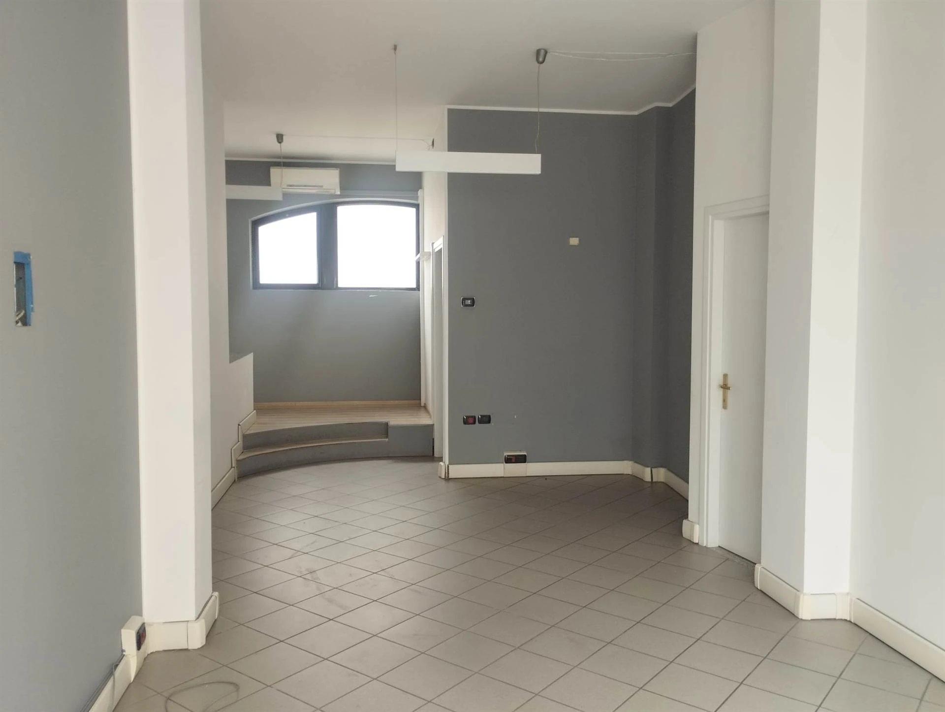 Ufficio/Negozio/locale commerciale nel Centro del paese Ufficio/Negozio/locale commerciale nel Centro del paese