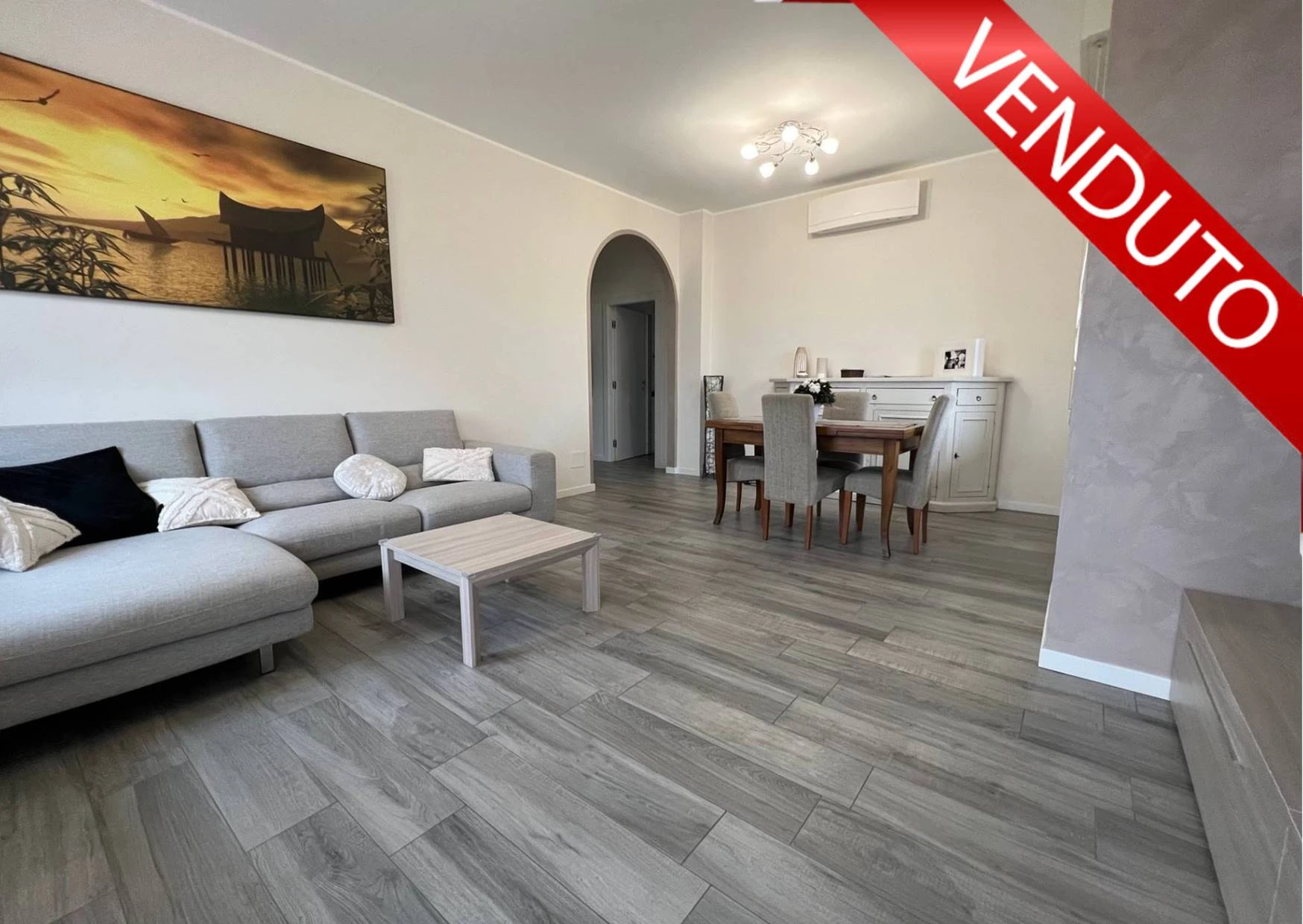 Trilocale luminoso ristrutturato a nuovo servito da ascensore Trilocale luminoso ristrutturato a nuovo servito da ascensore