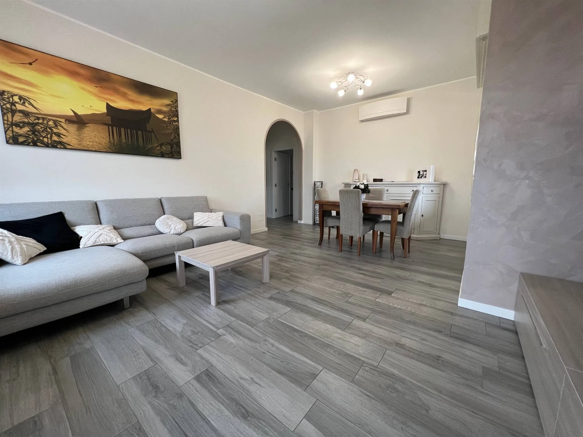 Trilocale luminoso ristrutturato a nuovo servito da ascensore Trilocale luminoso ristrutturato a nuovo servito da ascensore