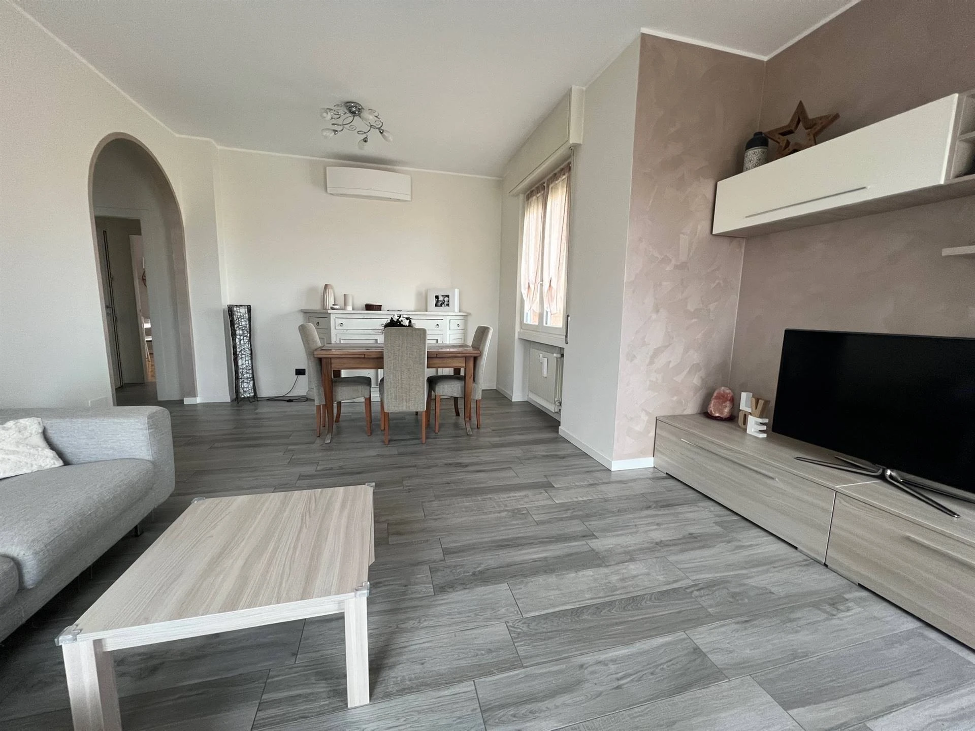 Trilocale luminoso ristrutturato a nuovo servito da ascensore Trilocale luminoso ristrutturato a nuovo servito da ascensore