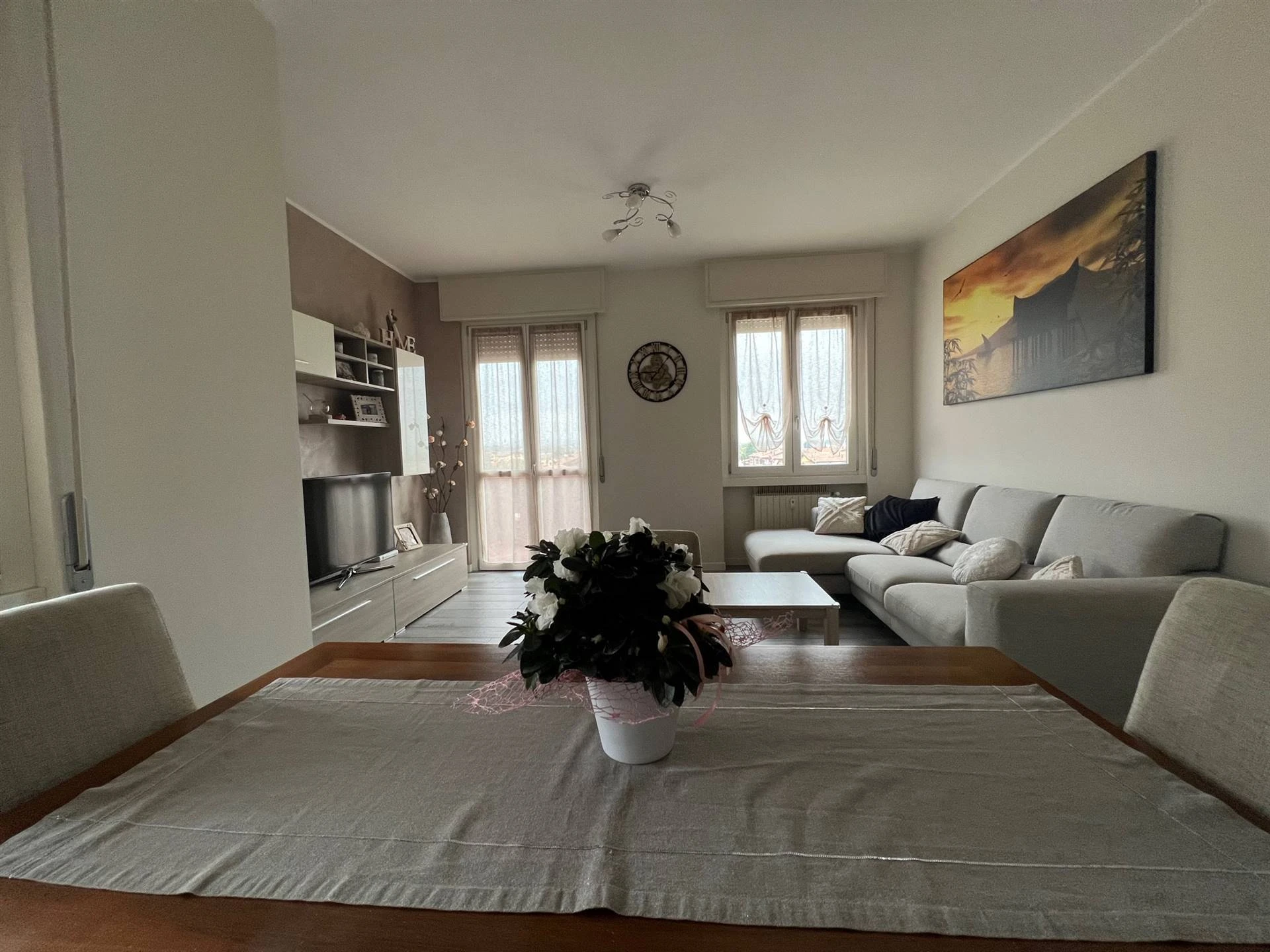 Trilocale luminoso ristrutturato a nuovo servito da ascensore Trilocale luminoso ristrutturato a nuovo servito da ascensore