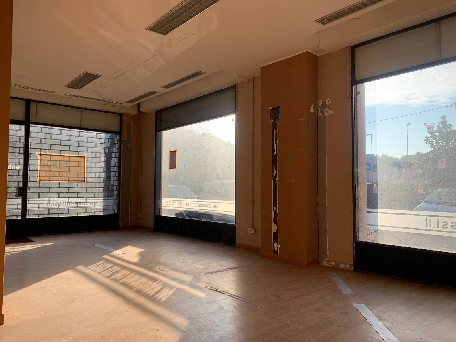 Ufficio \\ negozio ampia metratura Ufficio \\ negozio ampia metratura