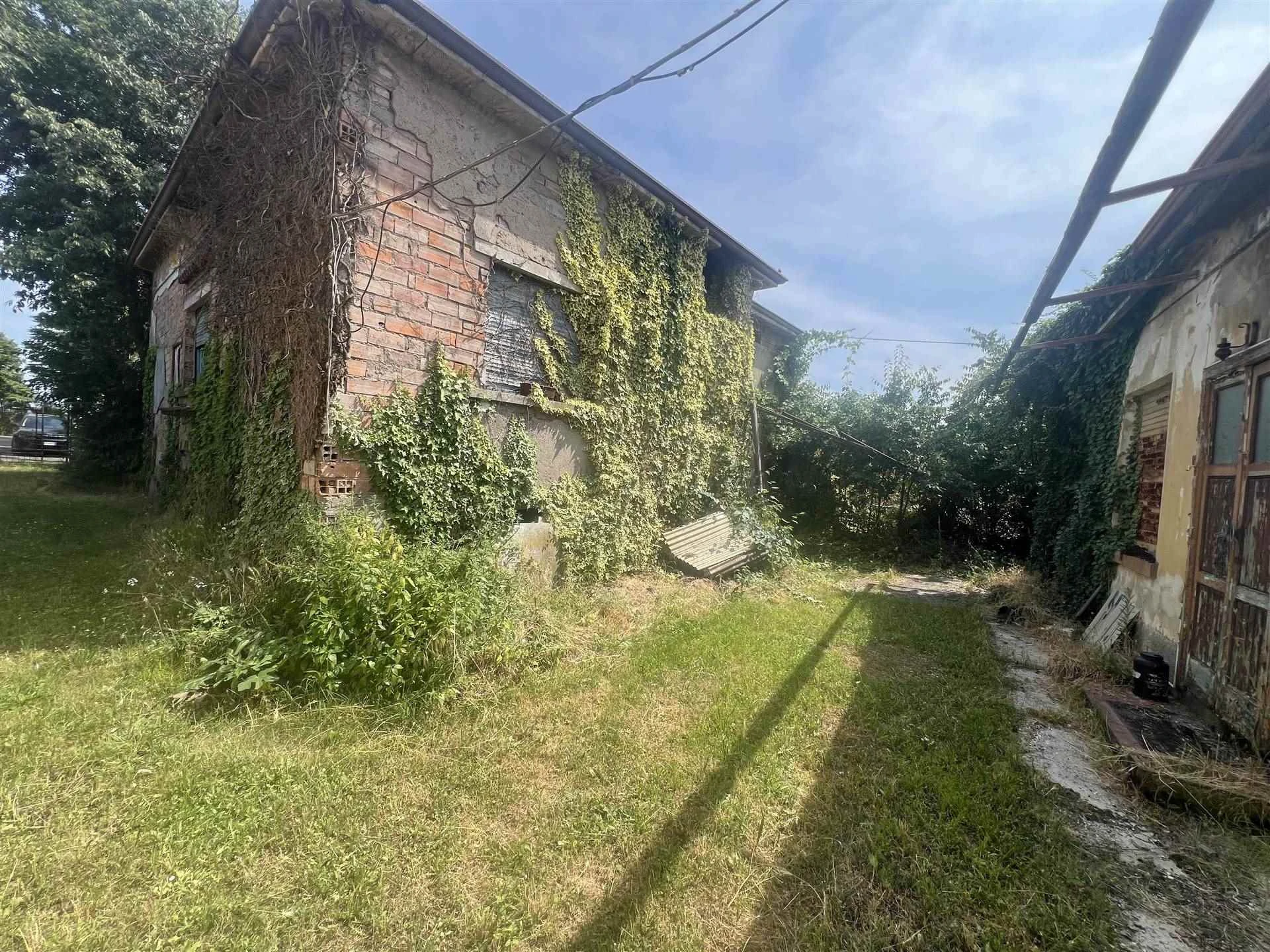 Villa Singola da Ristrutturare con Dépendance e Terreno Agricolo Confinante Villa Singola da Ristrutturare con Dépendance e Terreno Agricolo Confinante