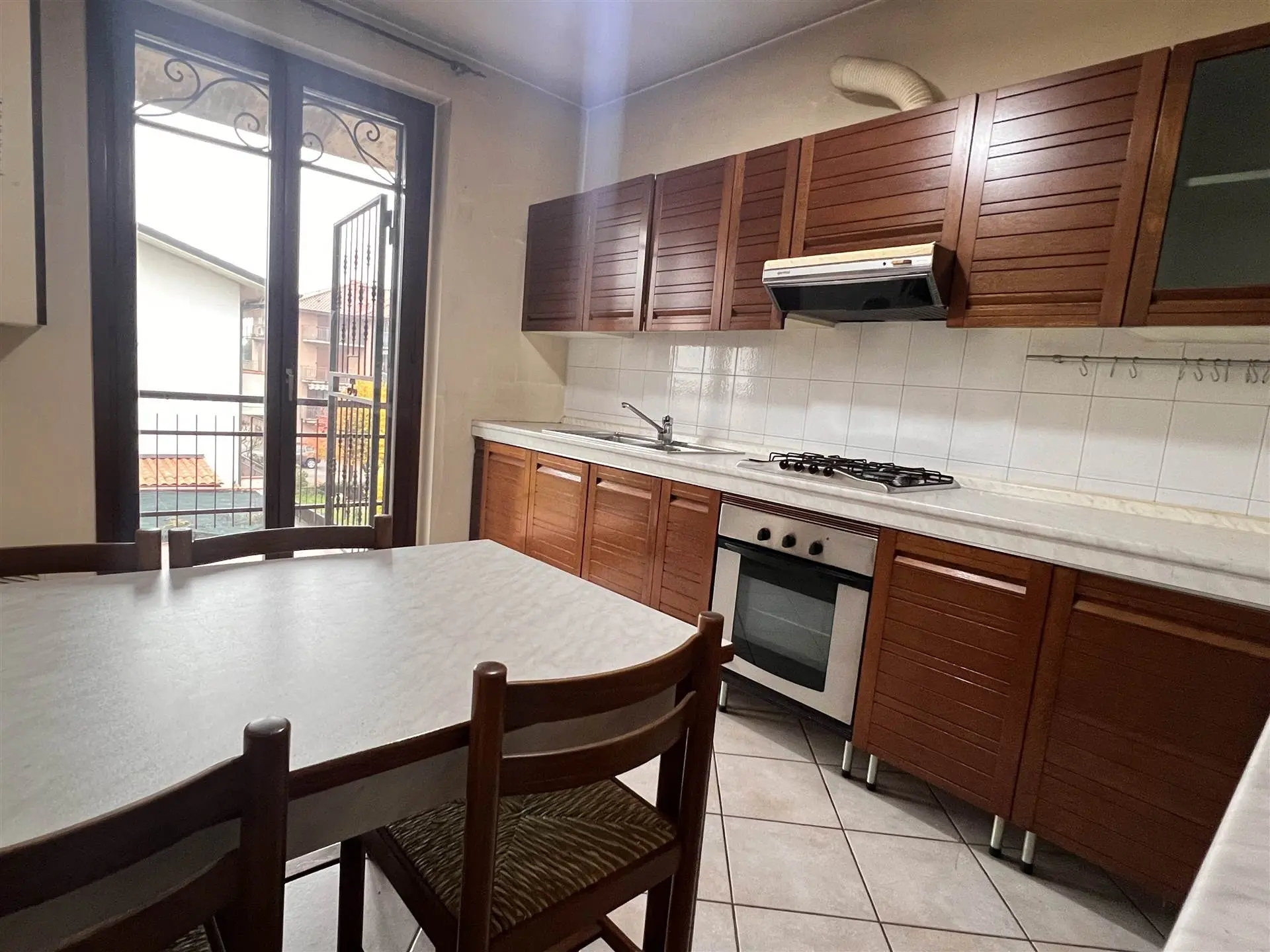 Trilocale ottimi spazi con box e cantina Trilocale ottimi spazi con box e cantina